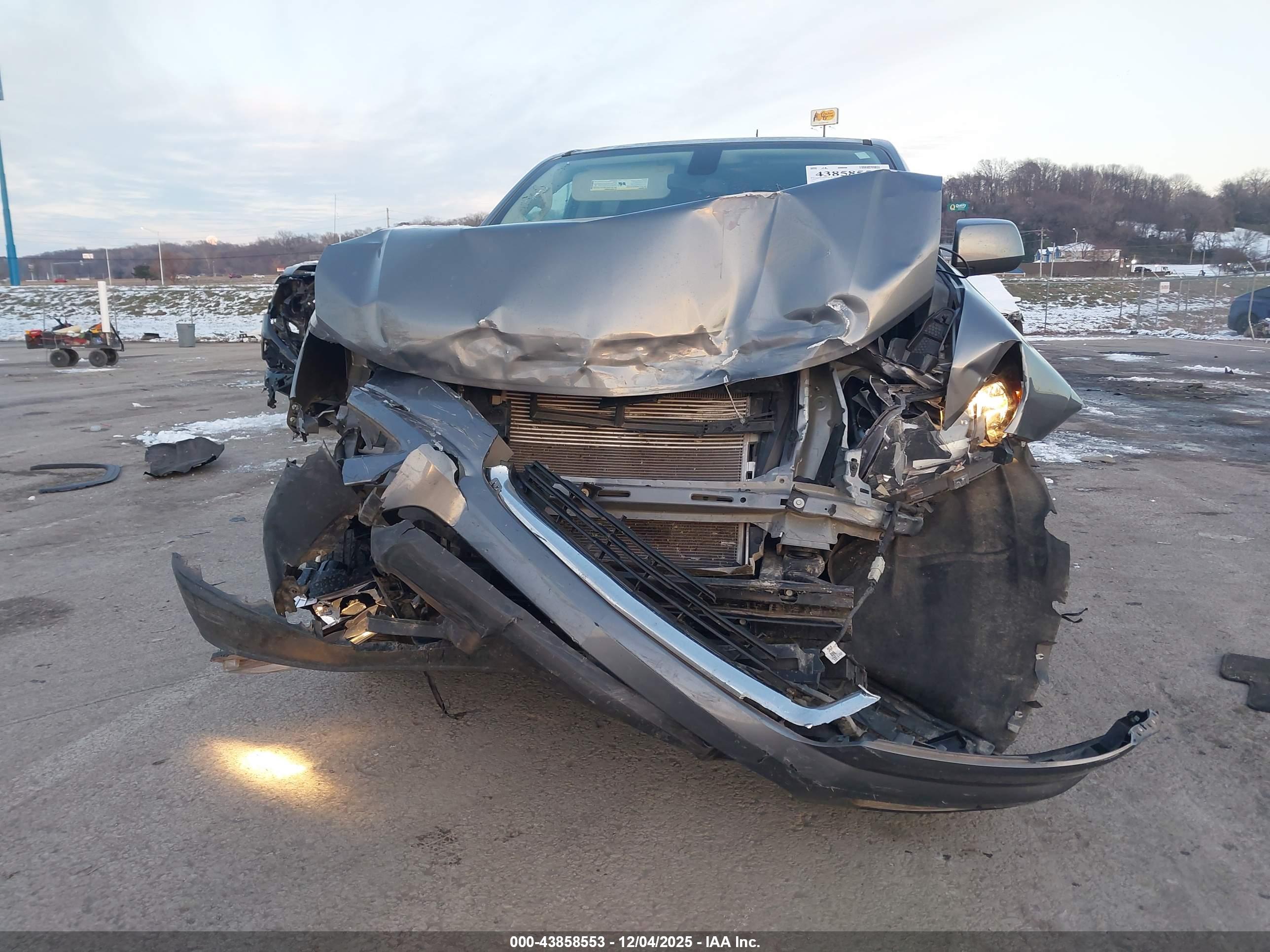 CHEVROLET COLORADO image 6