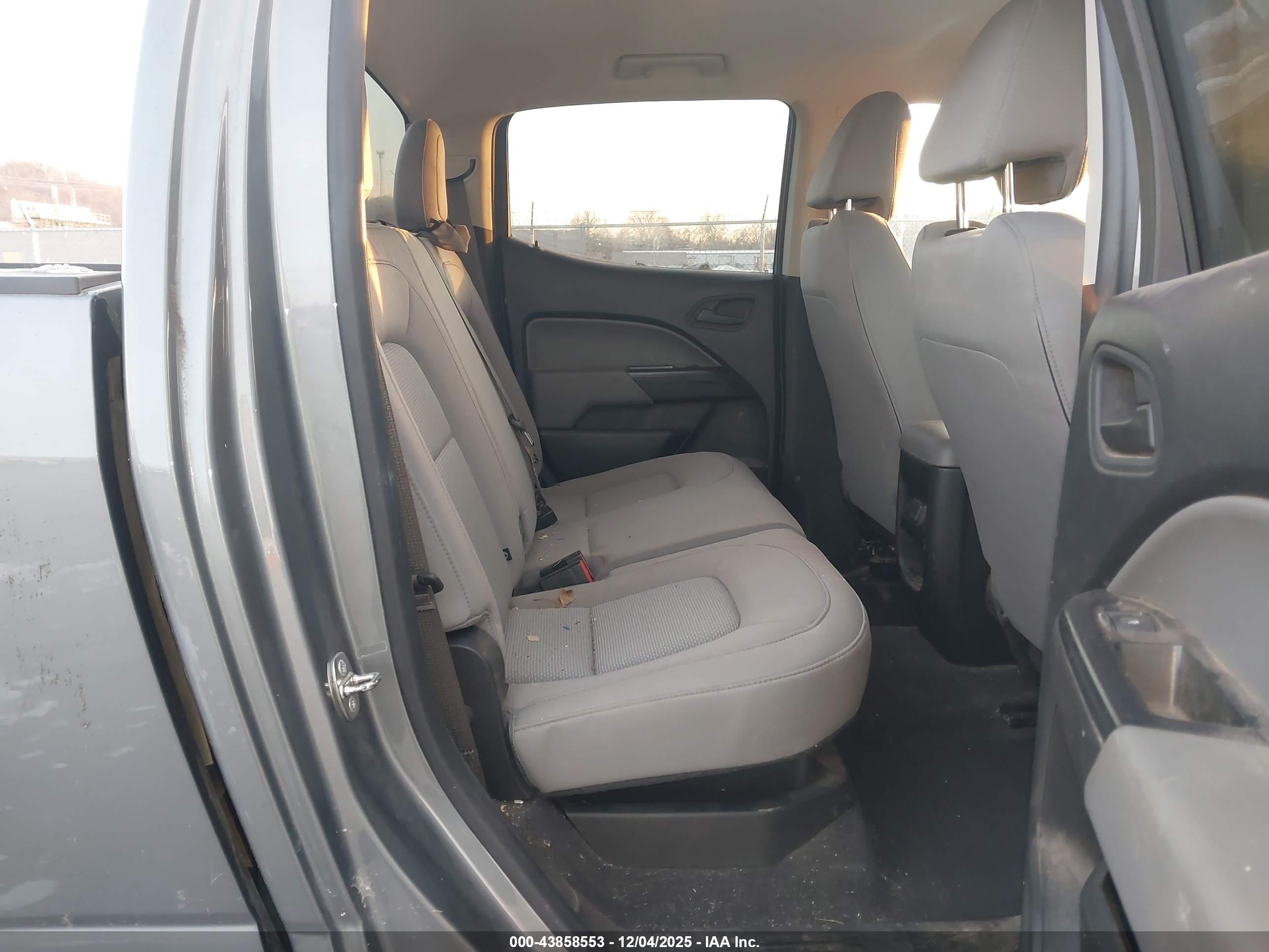 CHEVROLET COLORADO image 8