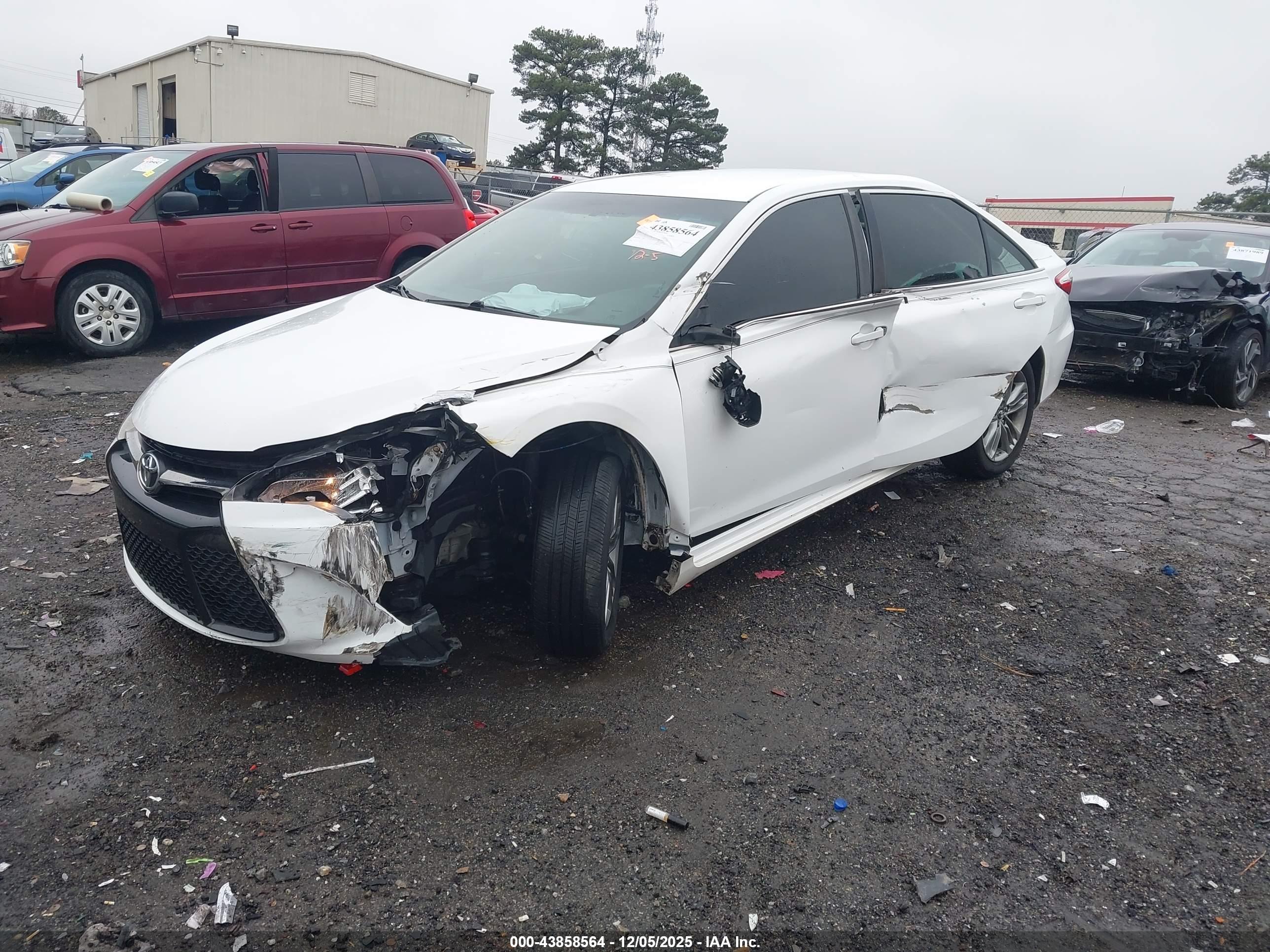TOYOTA CAMRY image 2