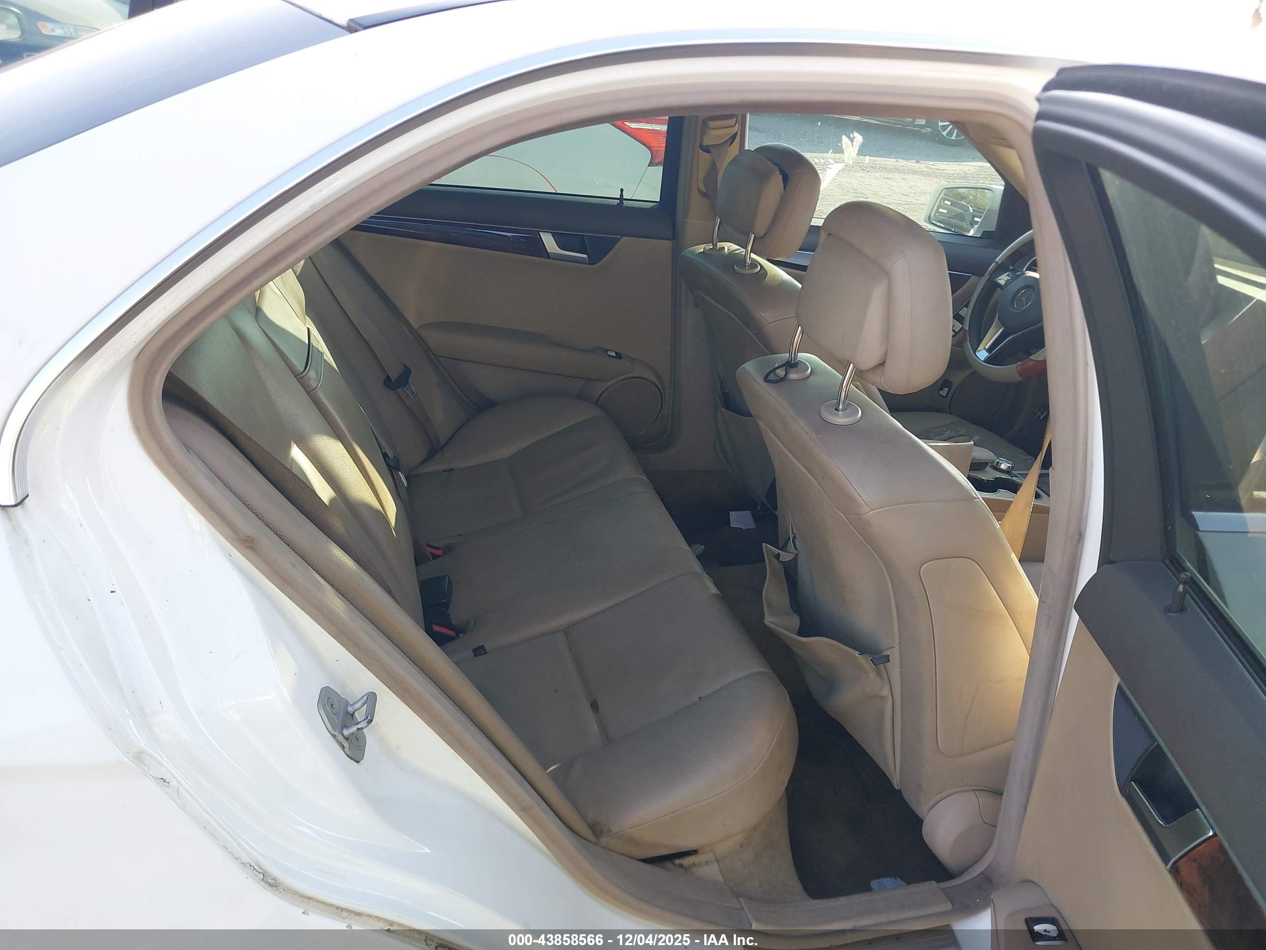 MERCEDES-BENZ C image 8