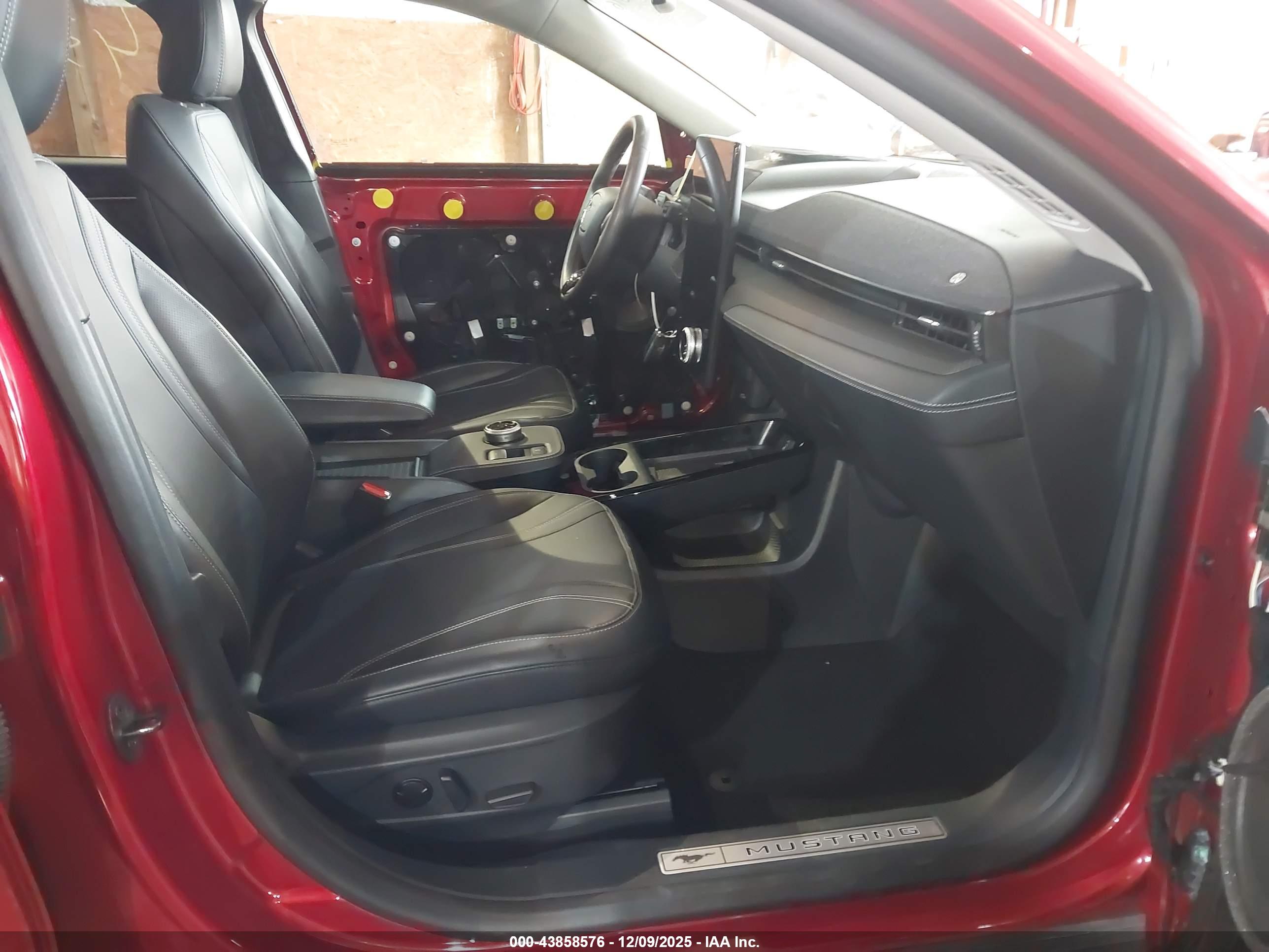 FORD MUSTANG image 5