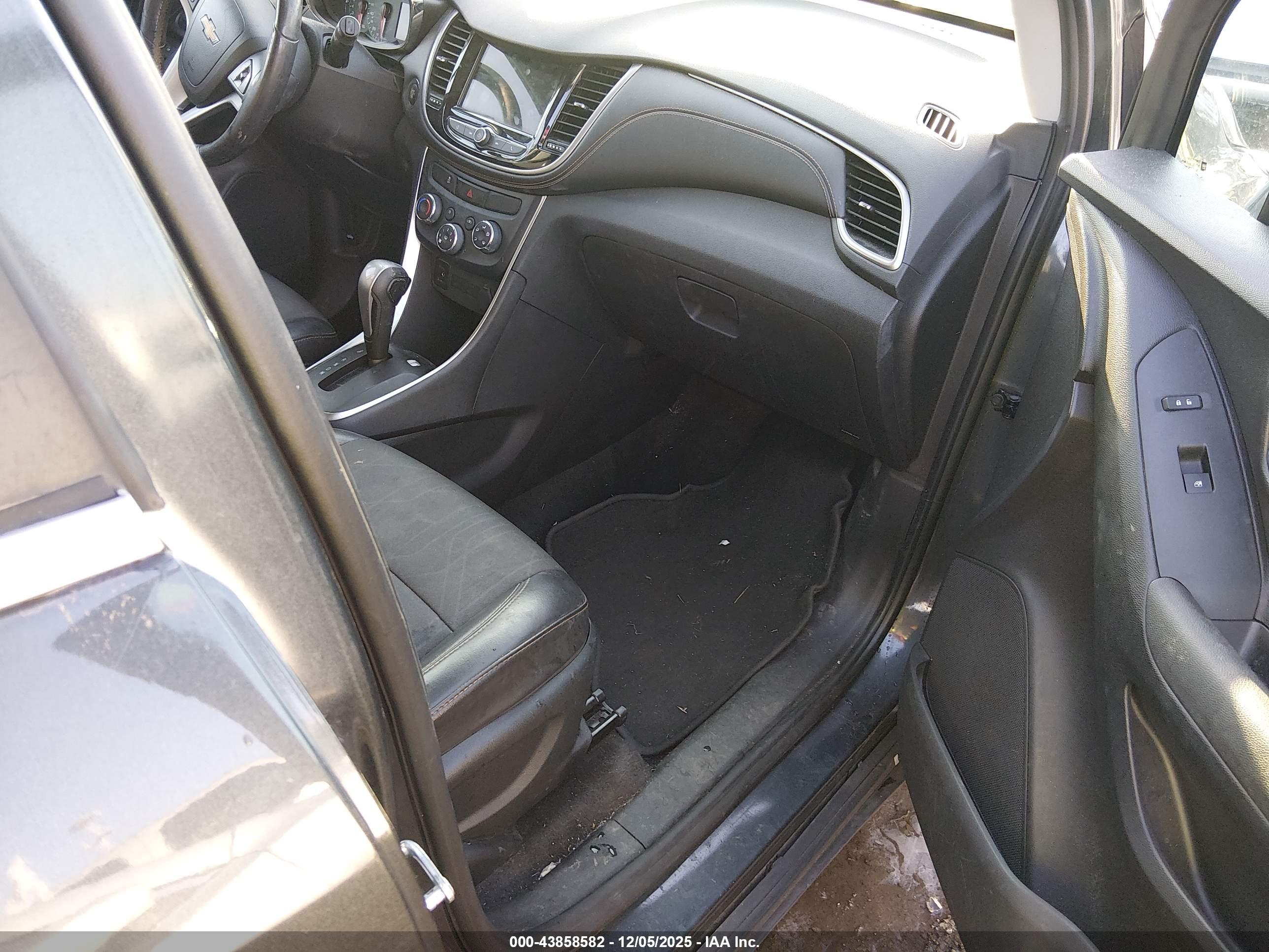 CHEVROLET TRAX image 5
