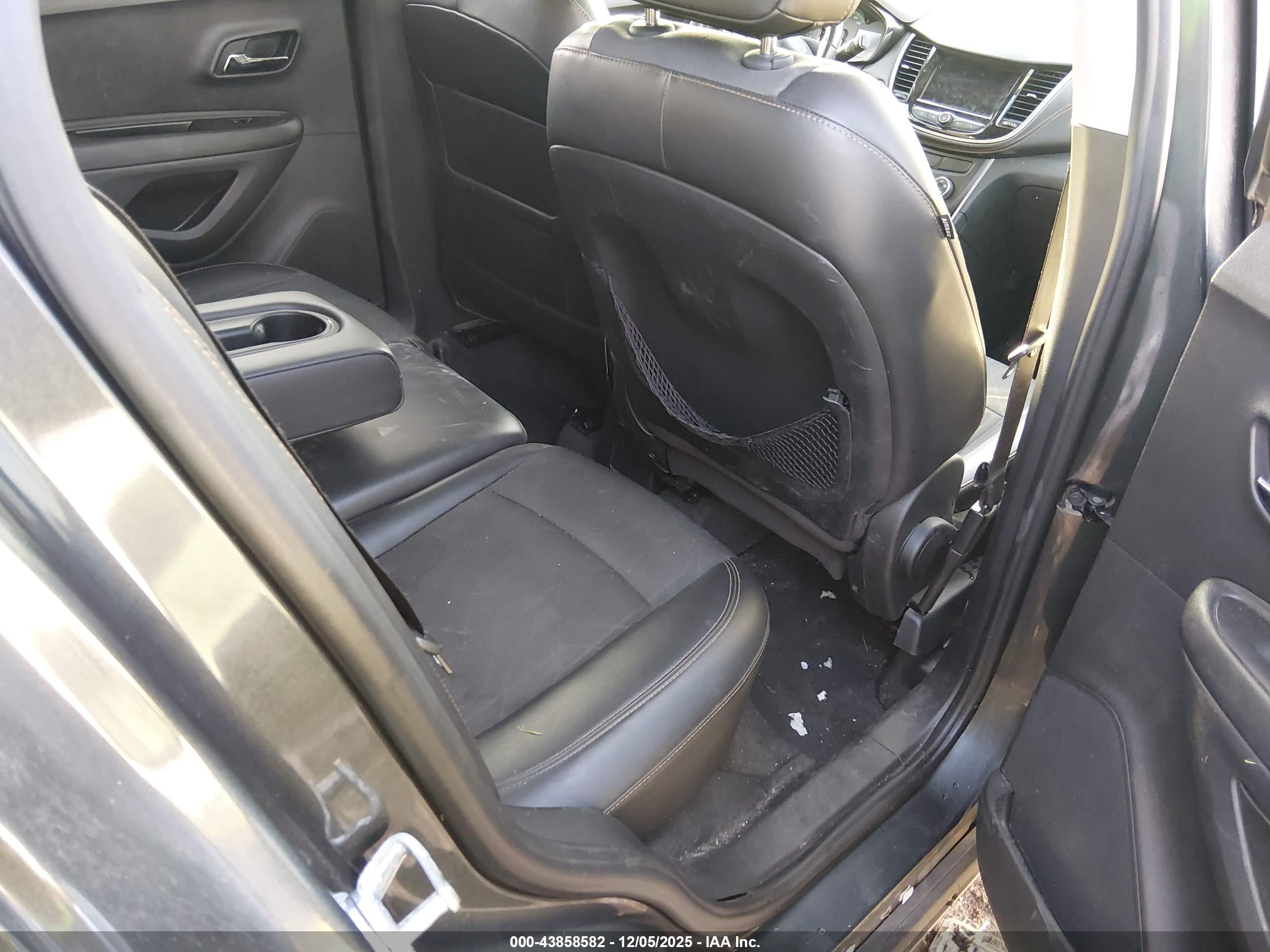 CHEVROLET TRAX image 8