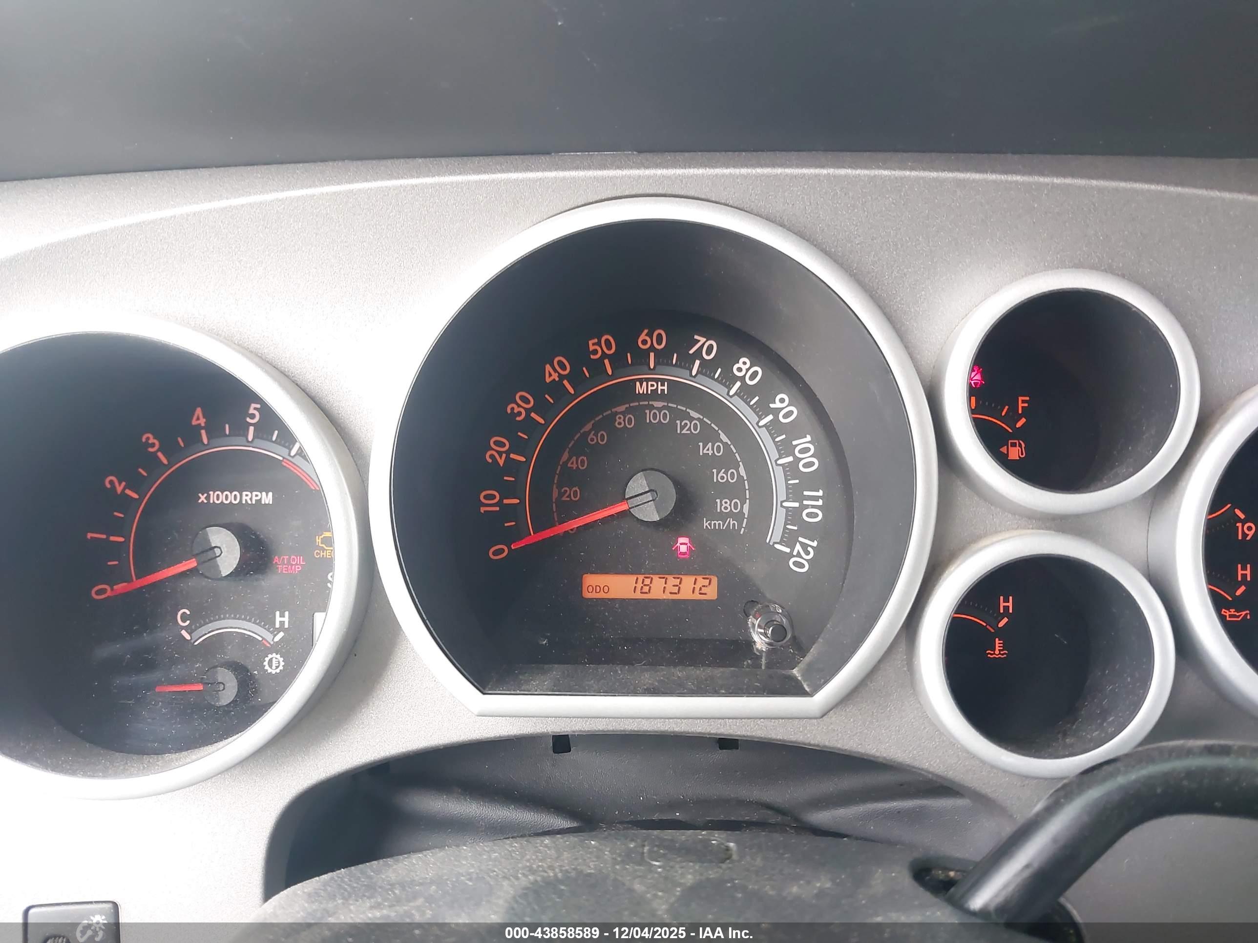 TOYOTA TUNDRA image 7