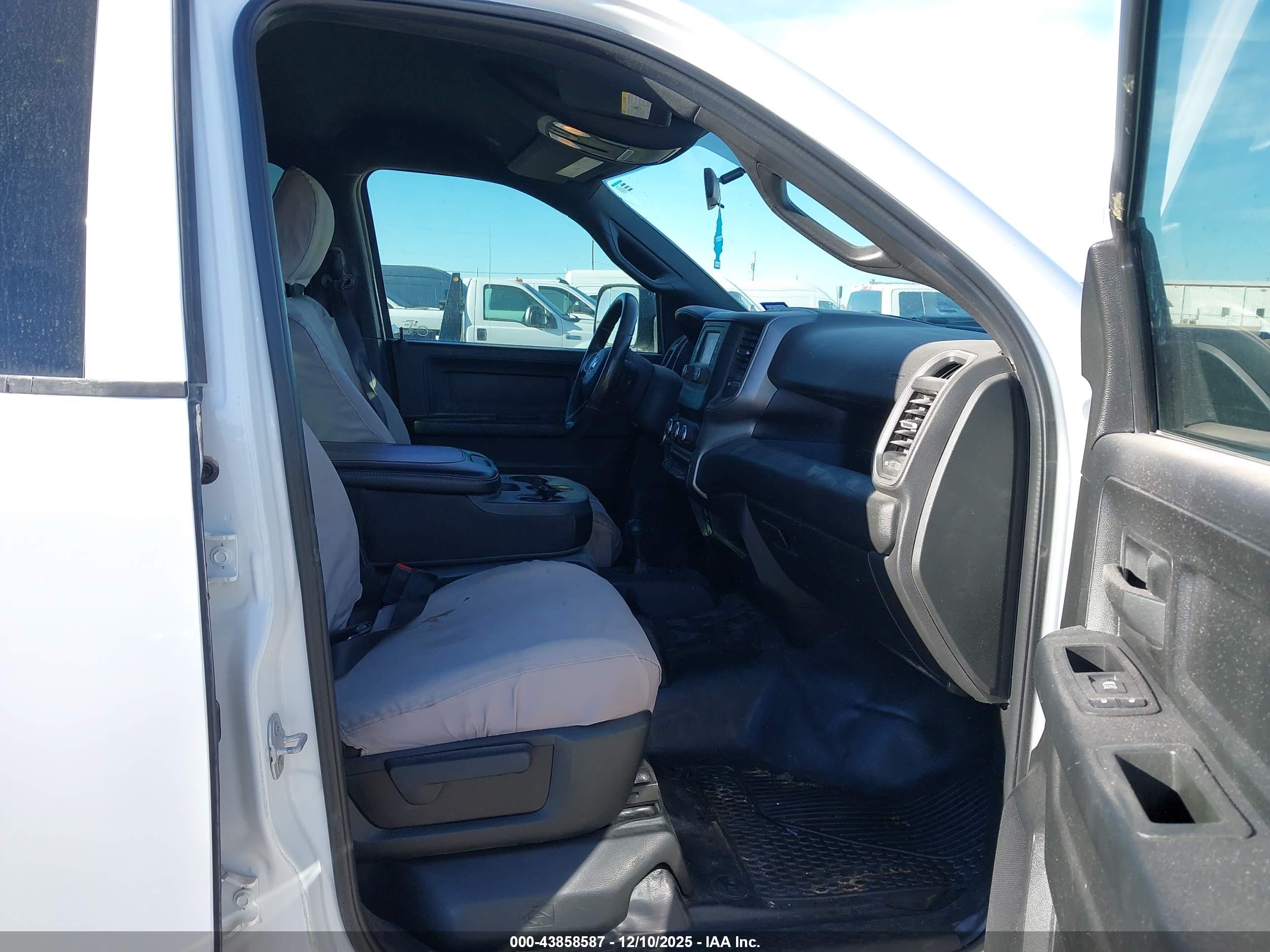 RAM 2500 image 5