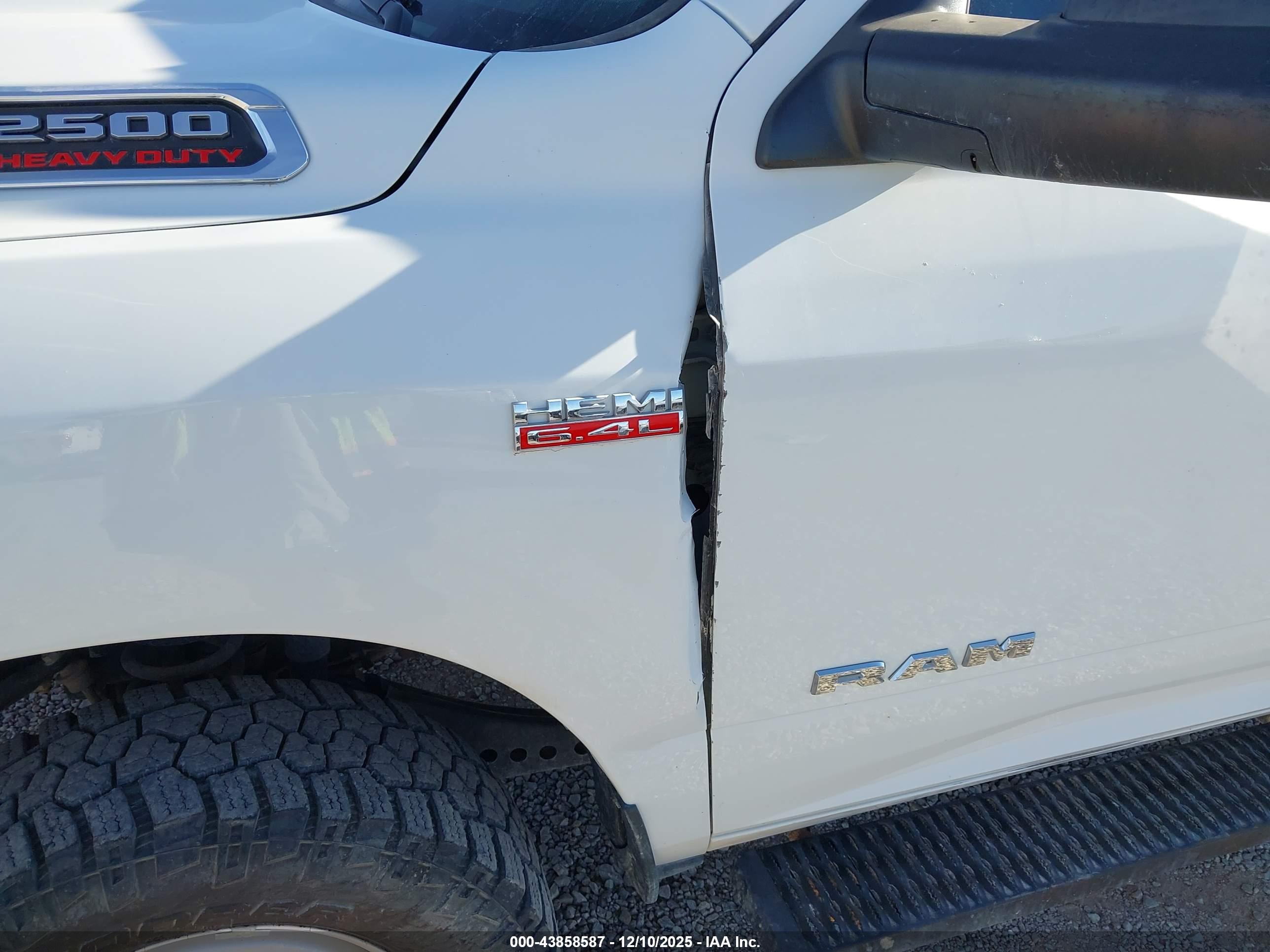 RAM 2500 image 6
