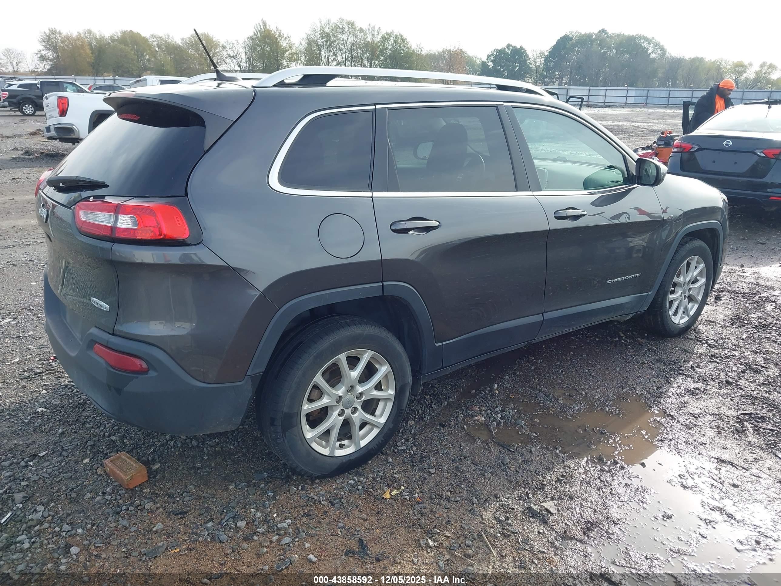 JEEP CHEROKEE image 4