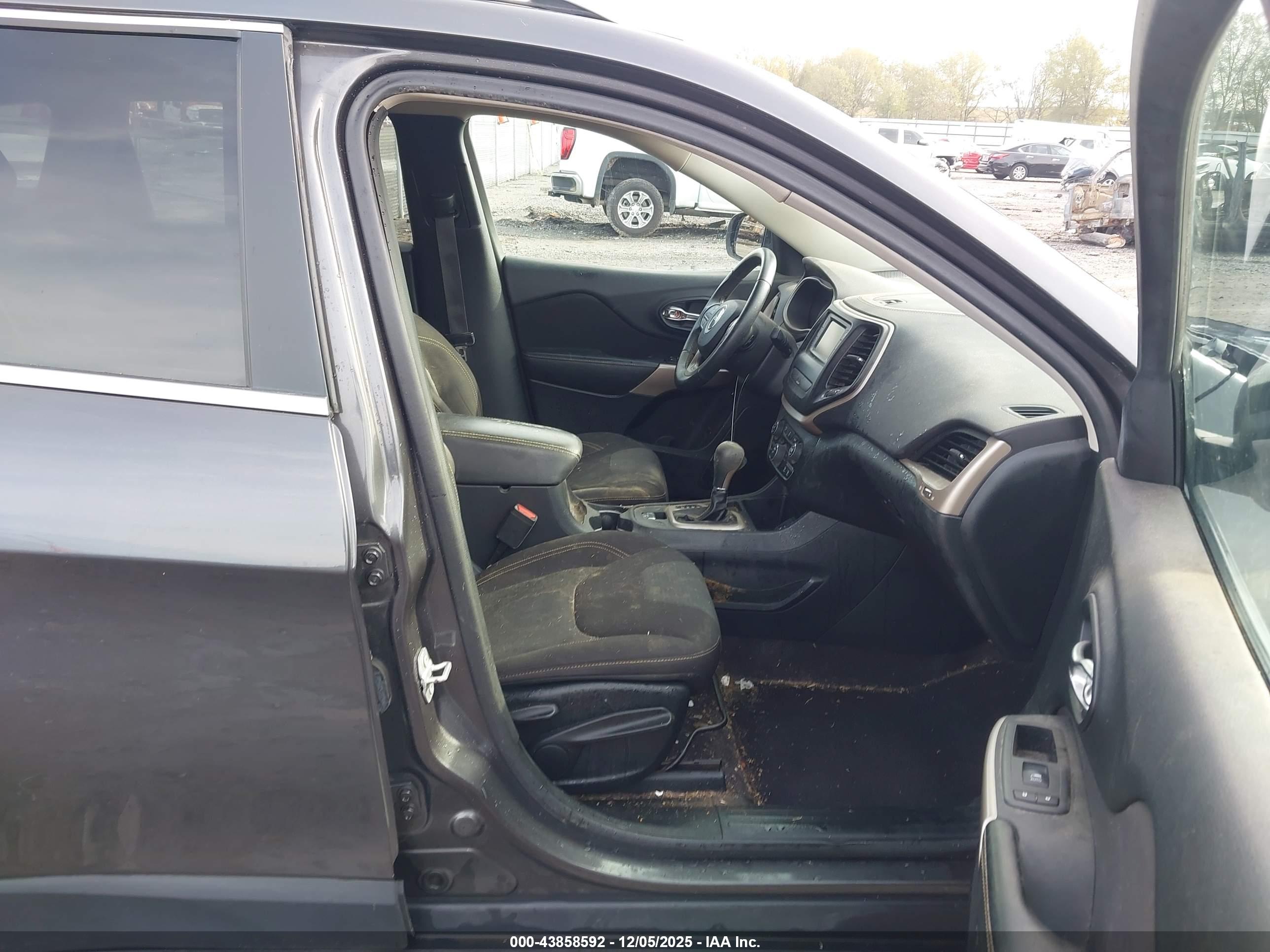 JEEP CHEROKEE image 5