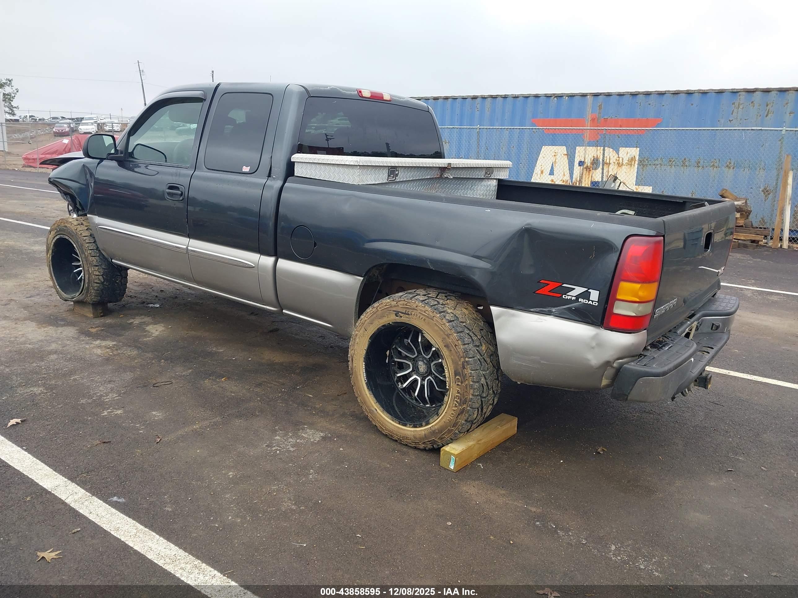 GMC SIERRA image 3