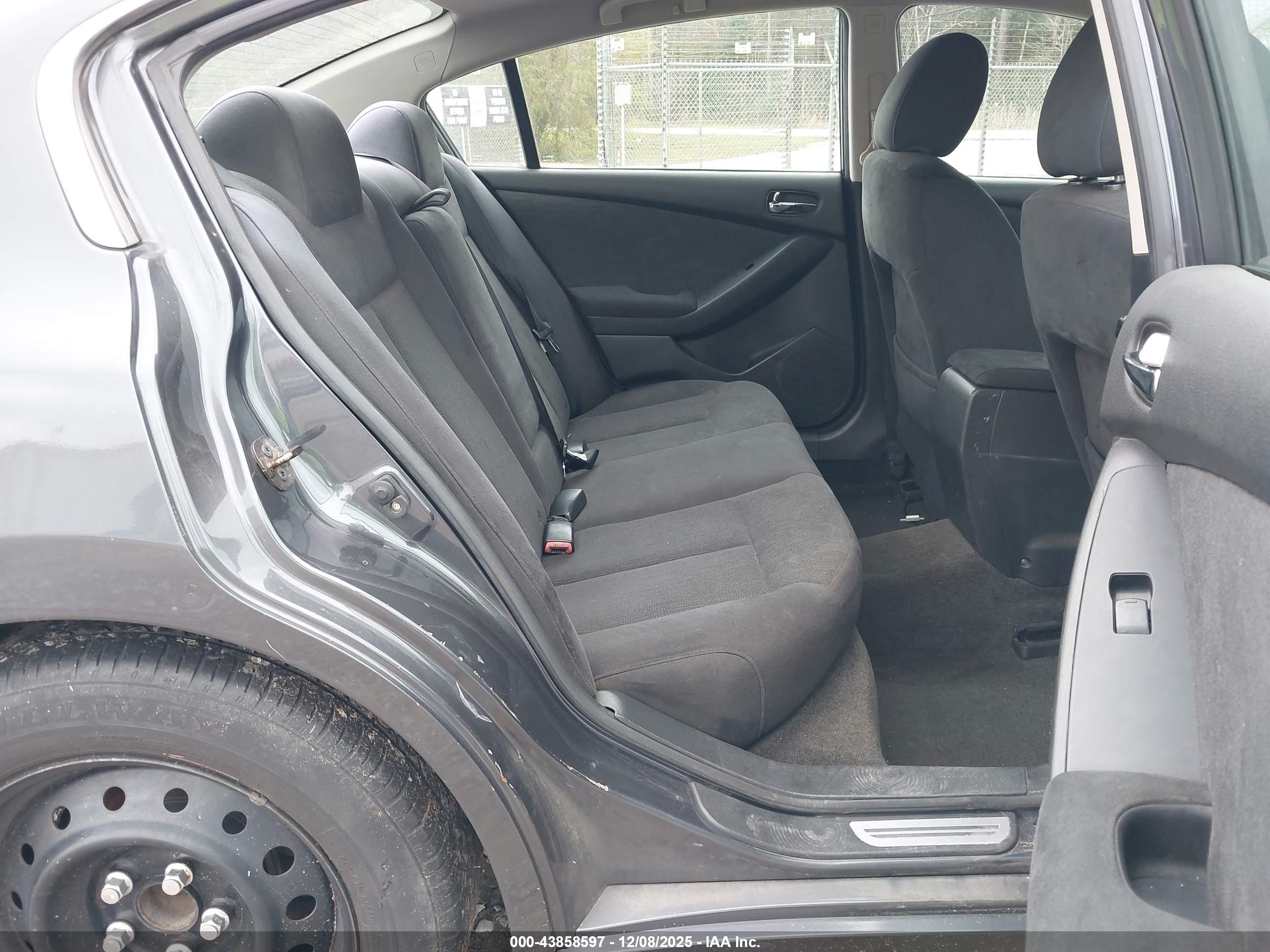 NISSAN ALTIMA image 8