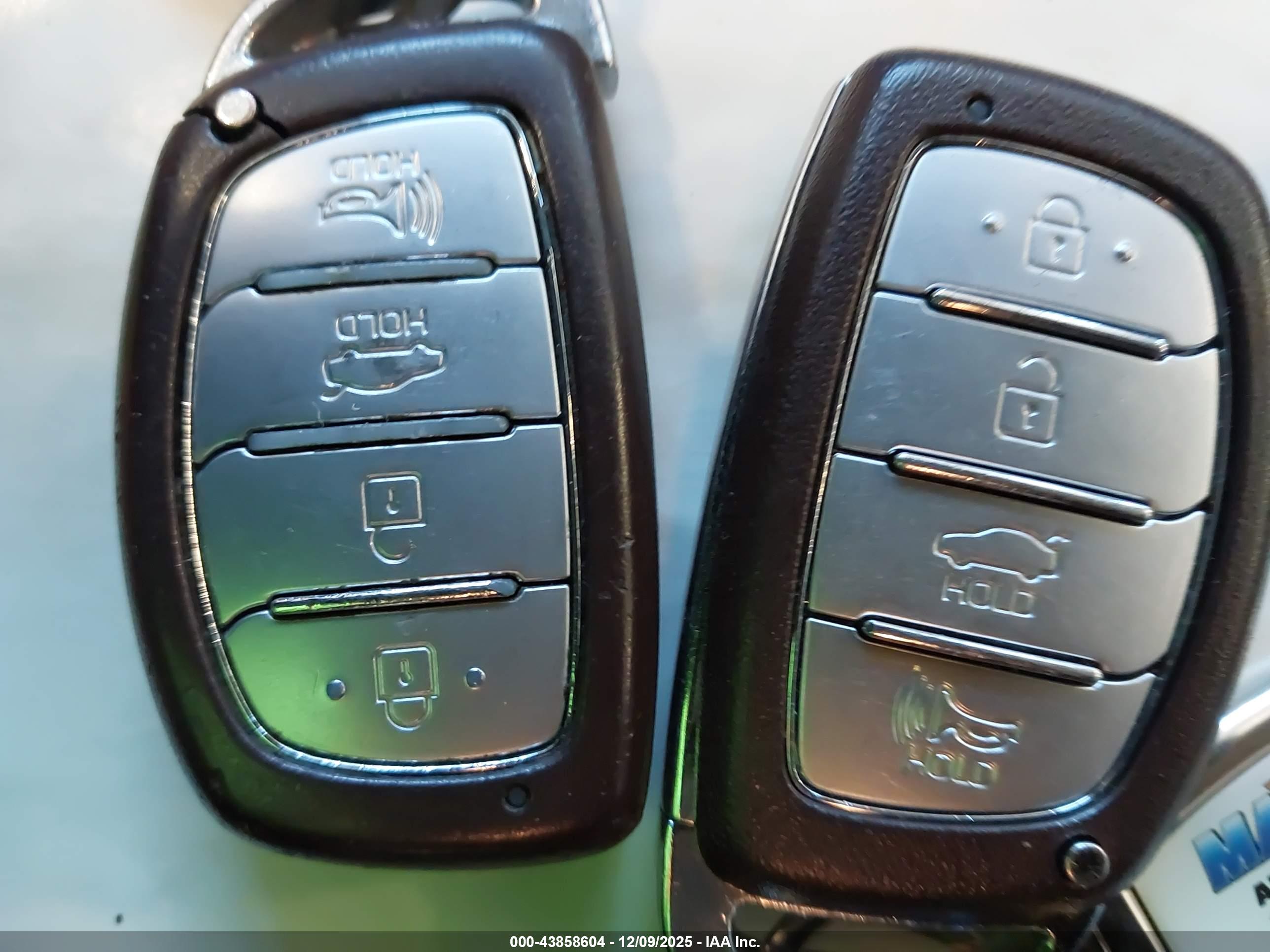 HYUNDAI ELANTRA image 11