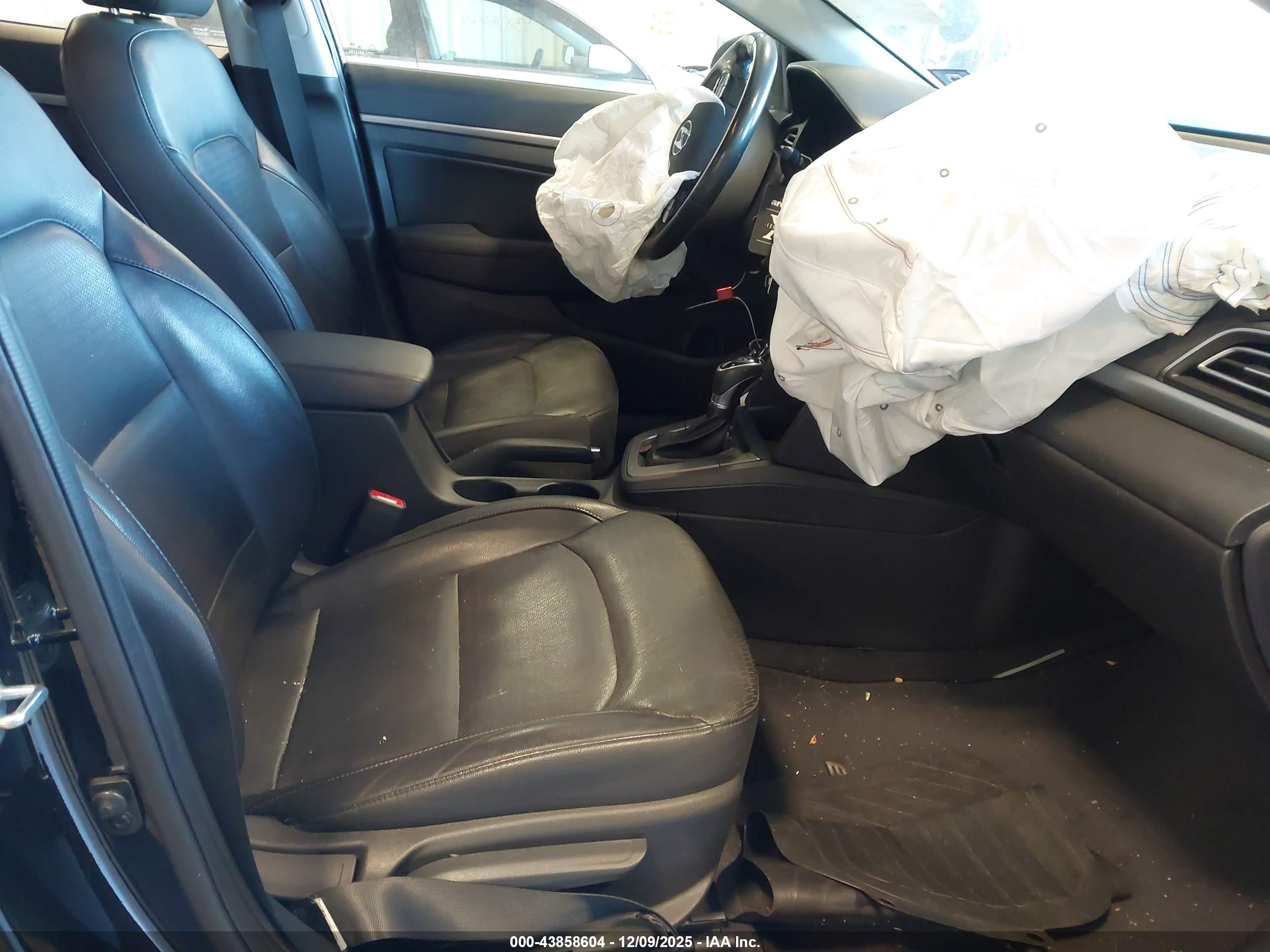 HYUNDAI ELANTRA image 5