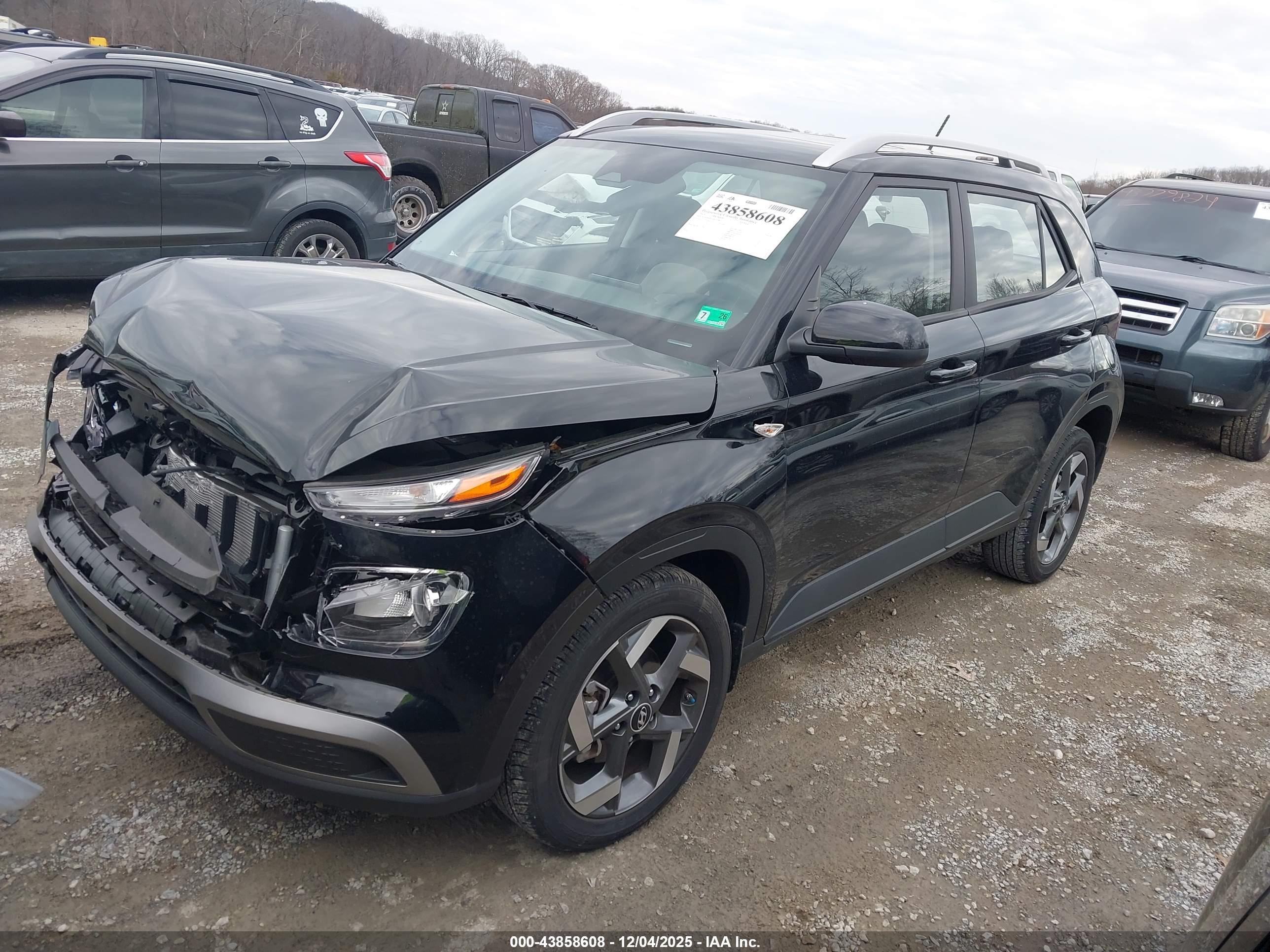 HYUNDAI VENUE image 2