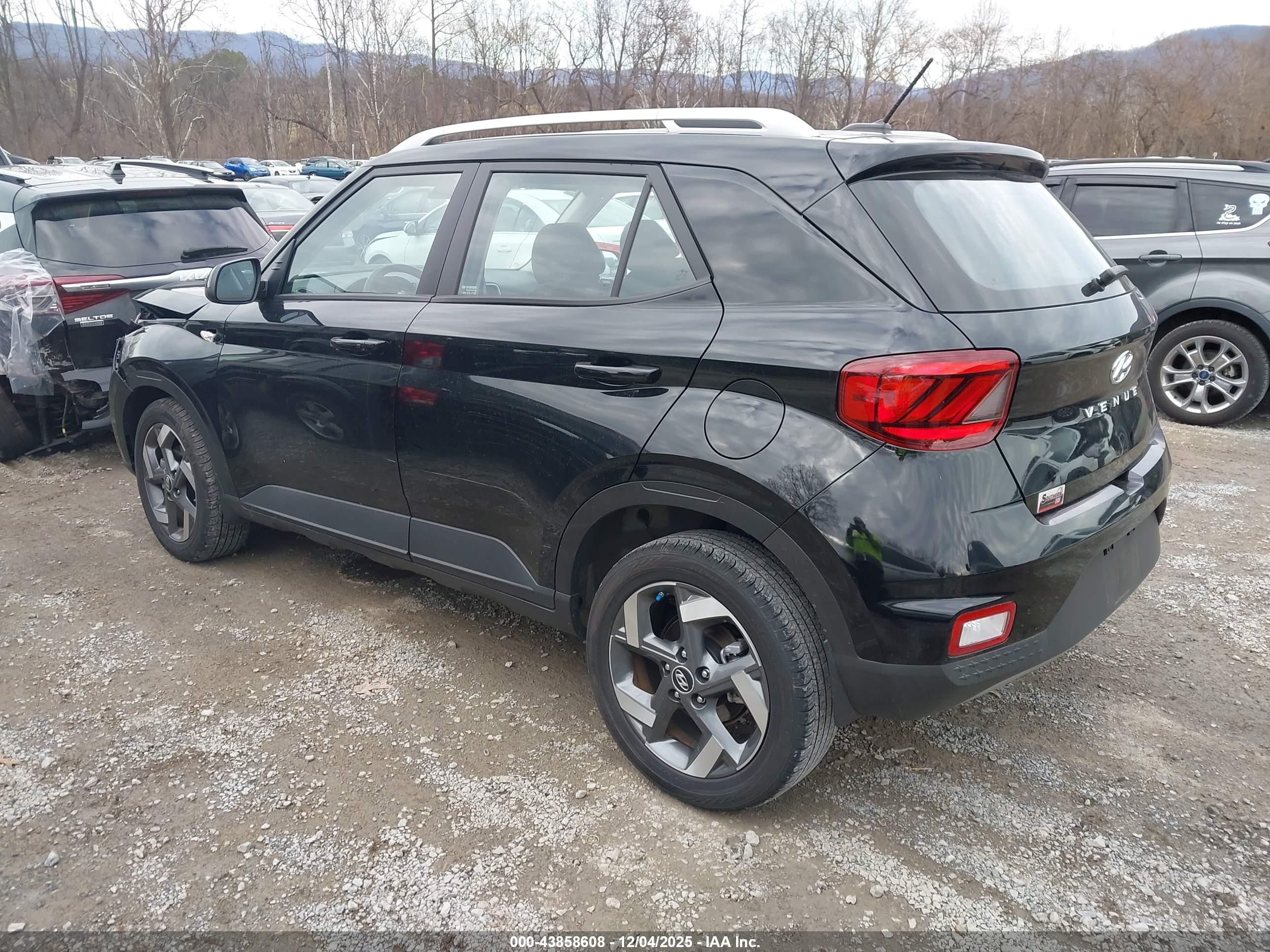 HYUNDAI VENUE image 3