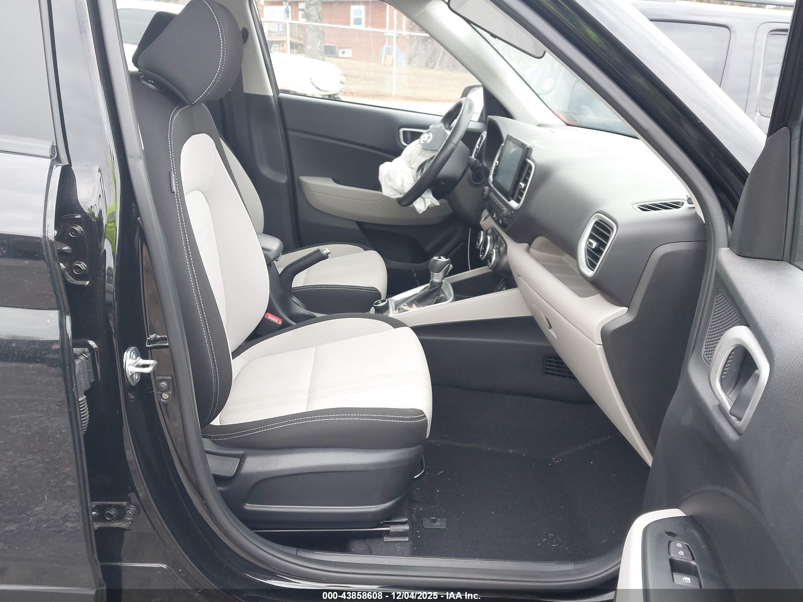 HYUNDAI VENUE image 5