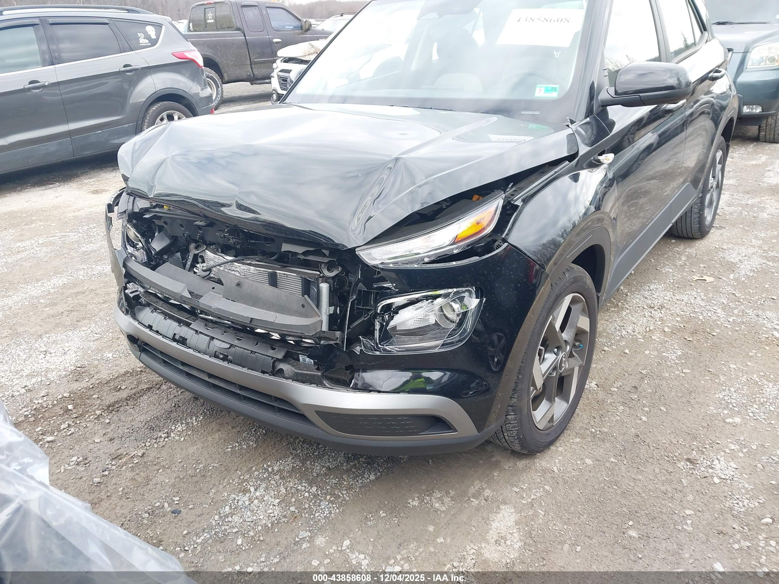 HYUNDAI VENUE image 6