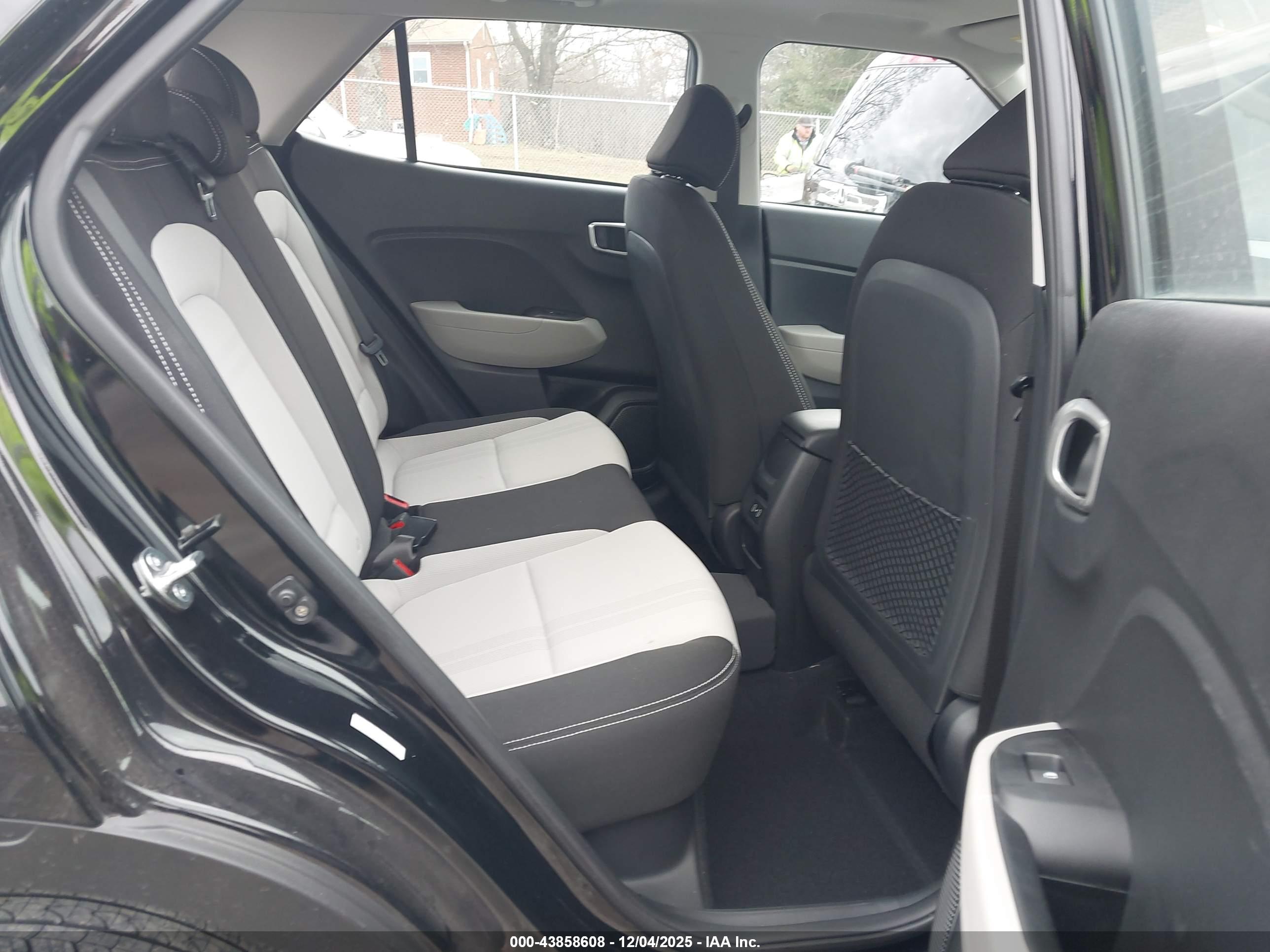 HYUNDAI VENUE image 8