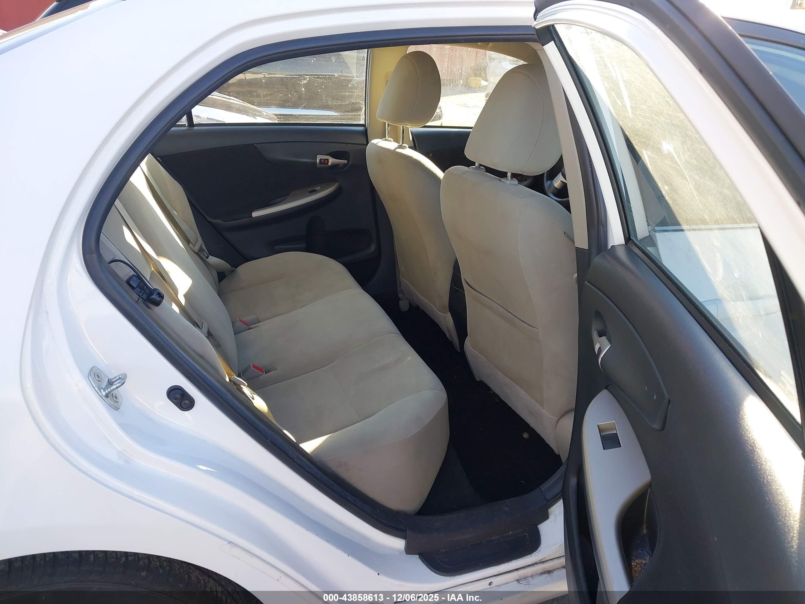 TOYOTA COROLLA image 8