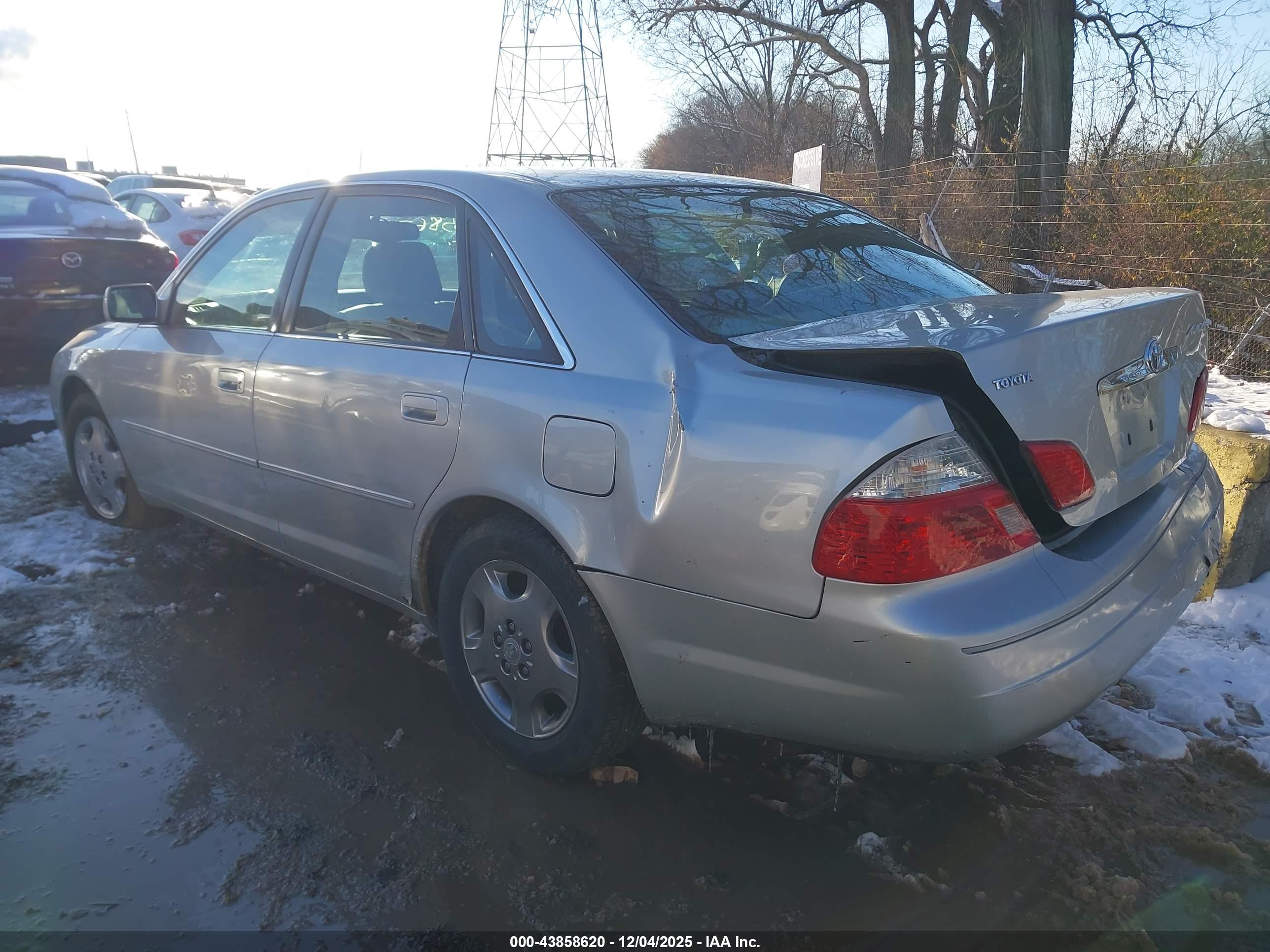 TOYOTA AVALON image 3