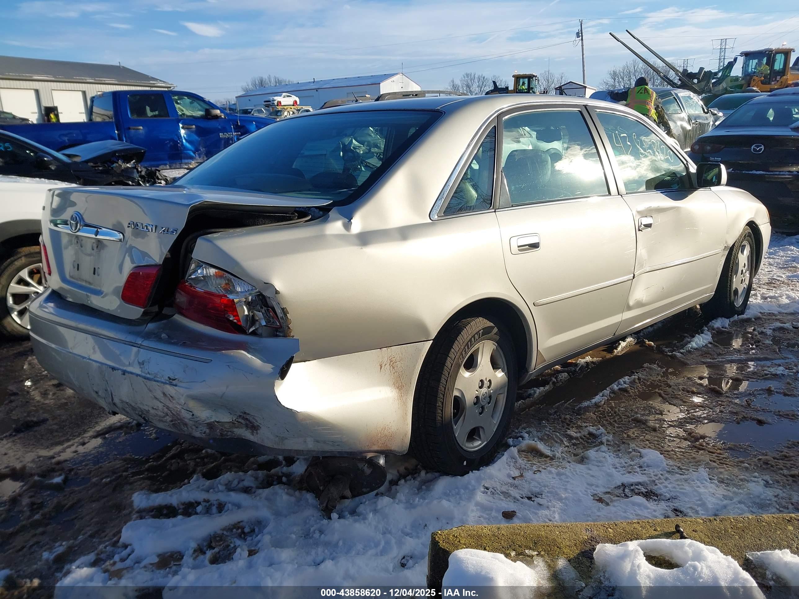 TOYOTA AVALON image 4