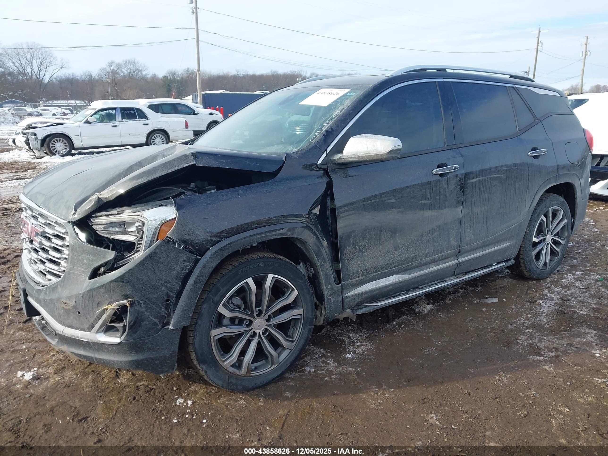 GMC TERRAIN image 2