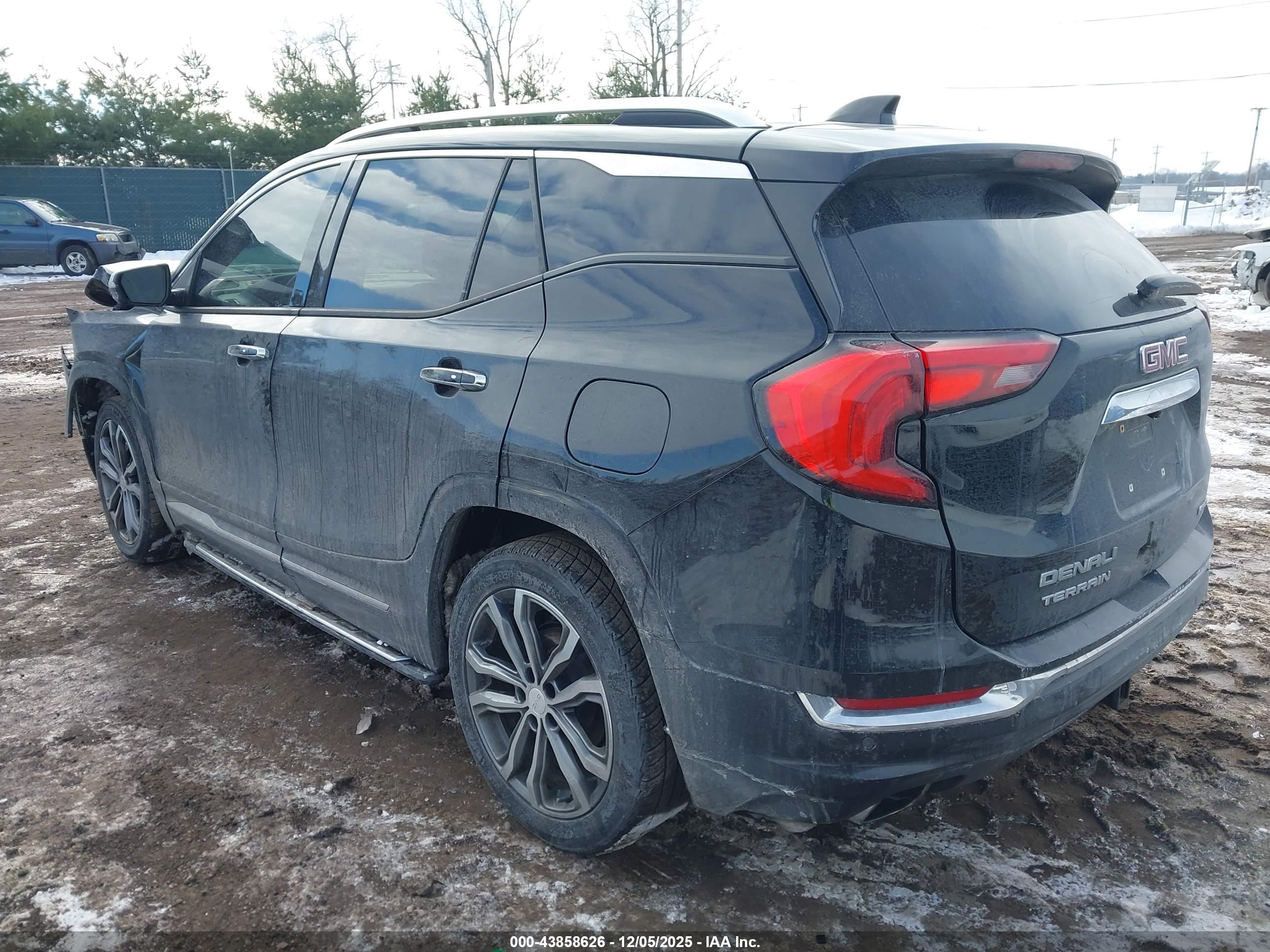 GMC TERRAIN image 3
