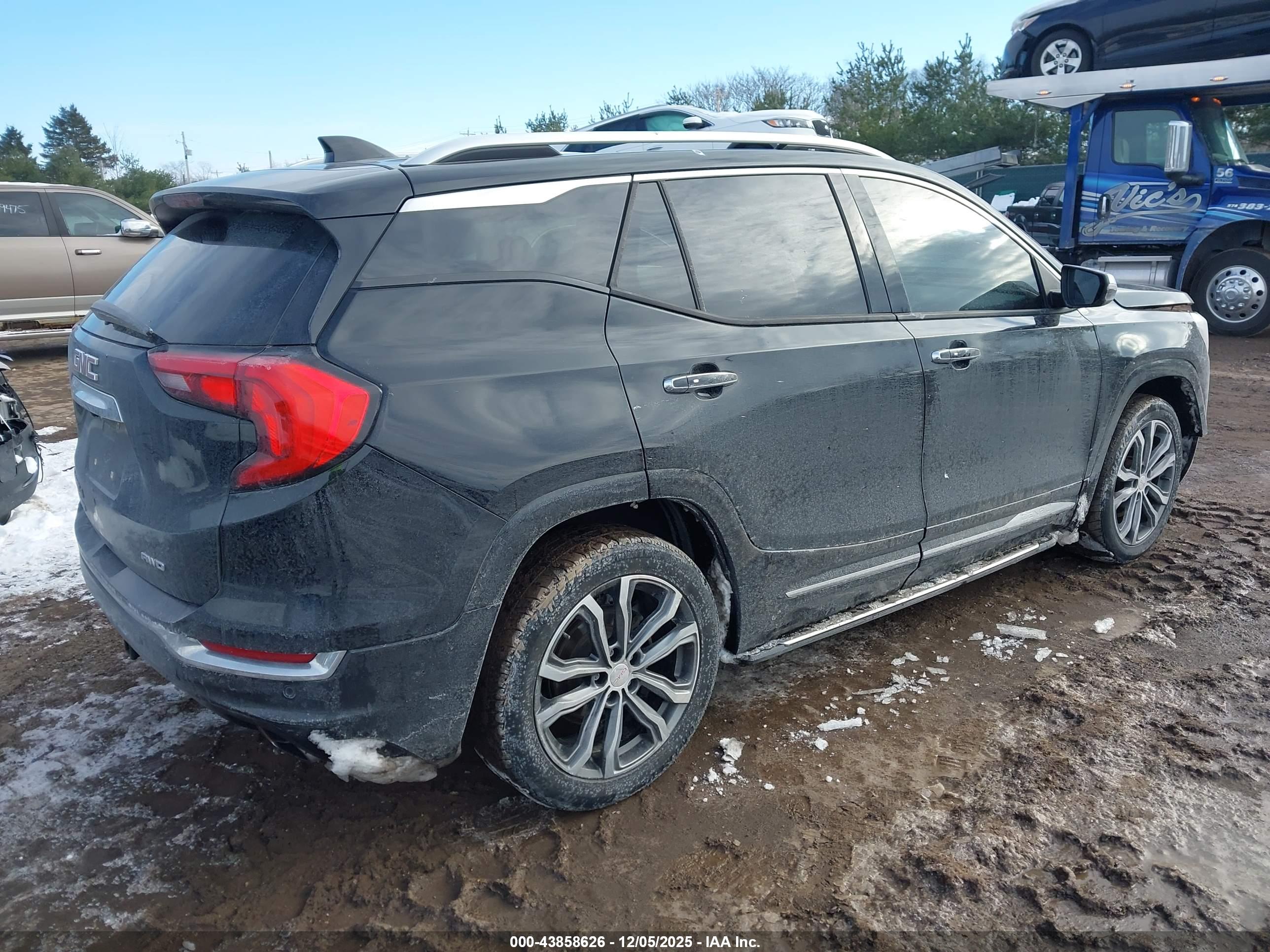 GMC TERRAIN image 4