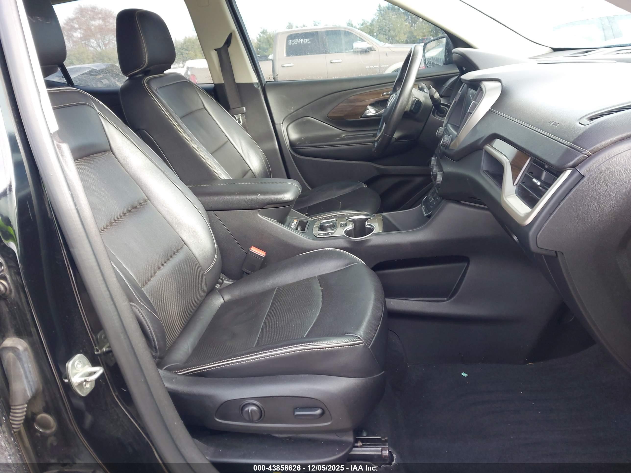 GMC TERRAIN image 5