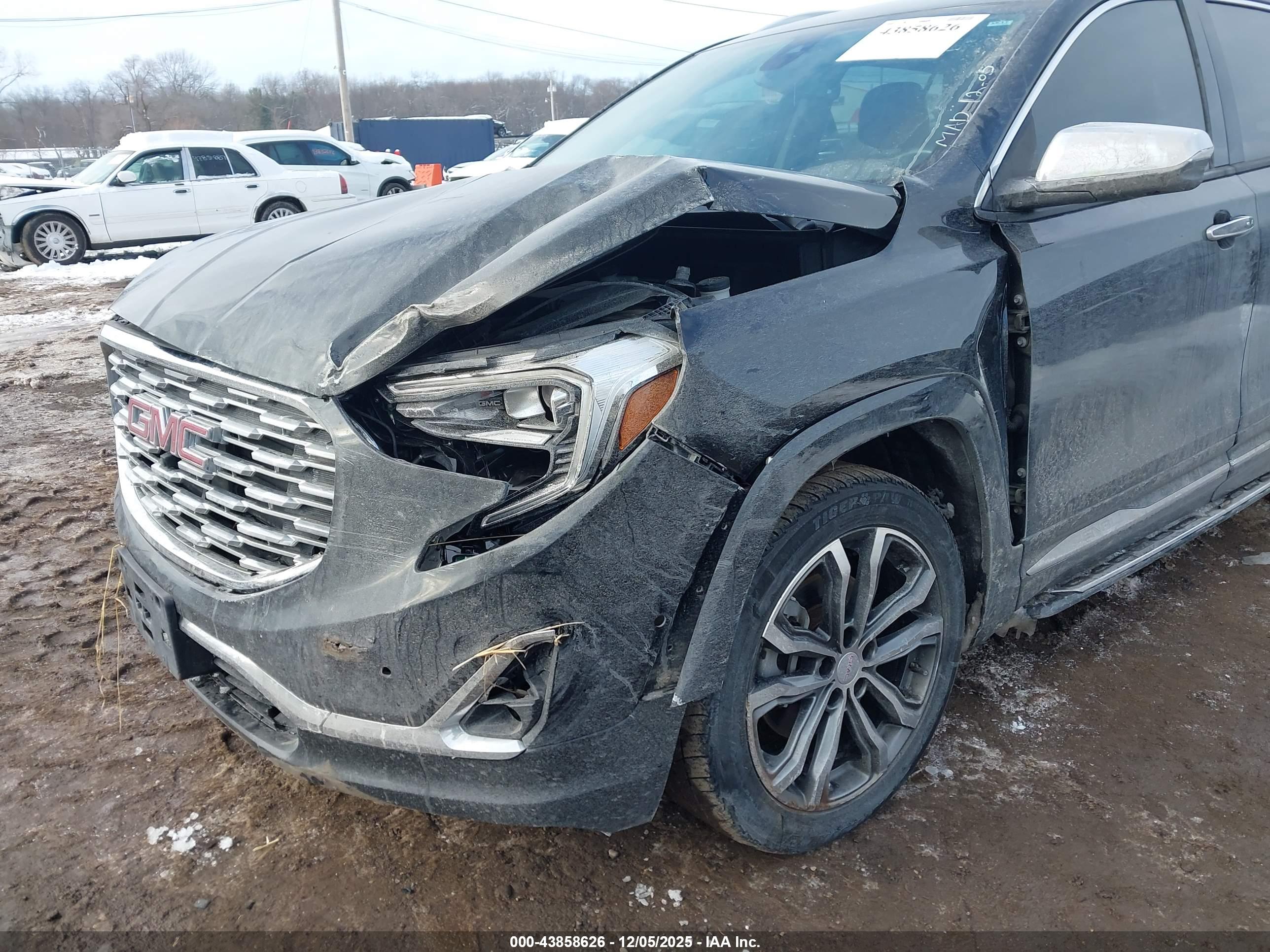GMC TERRAIN image 6