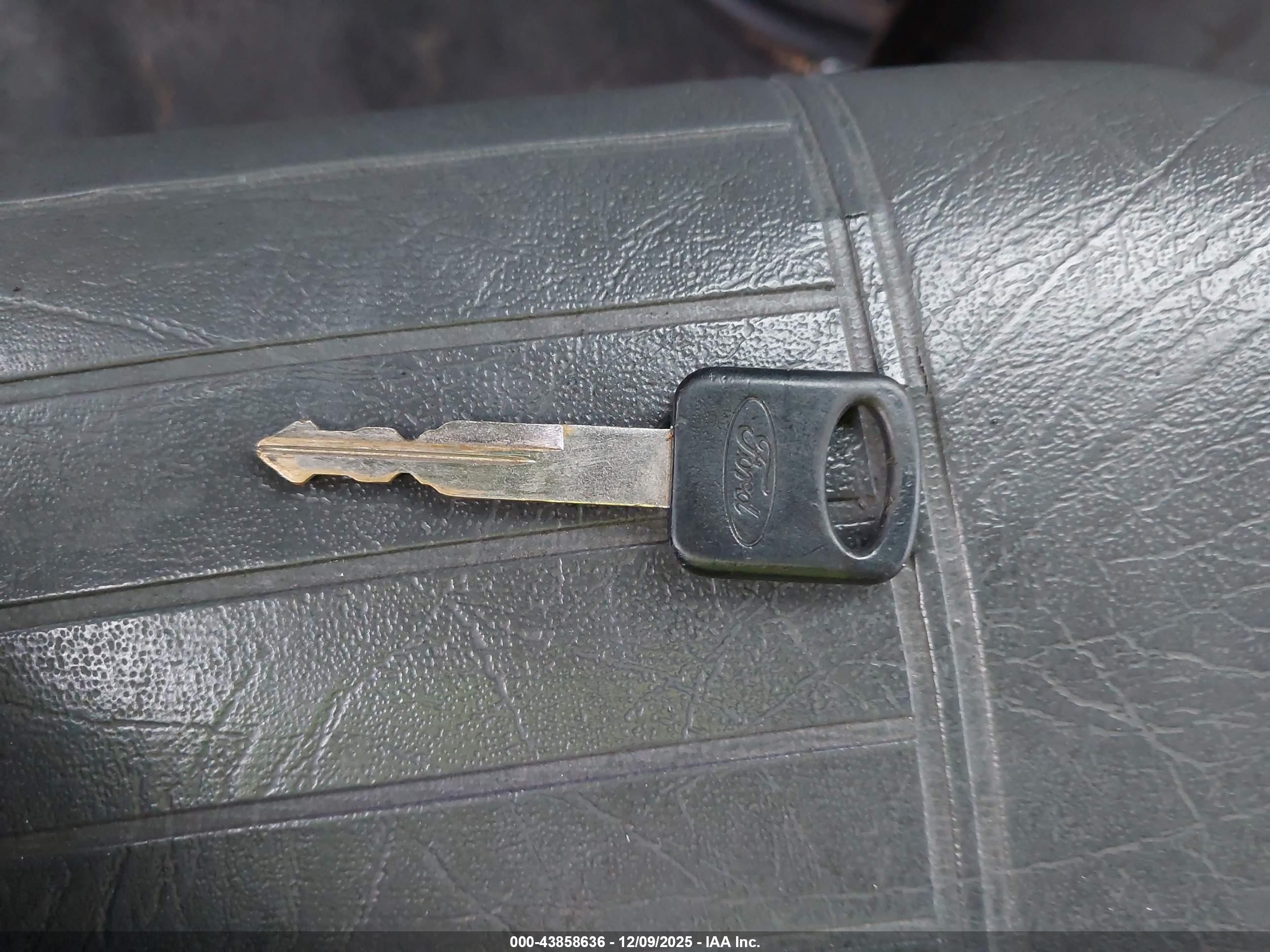 FORD E-350 image 11