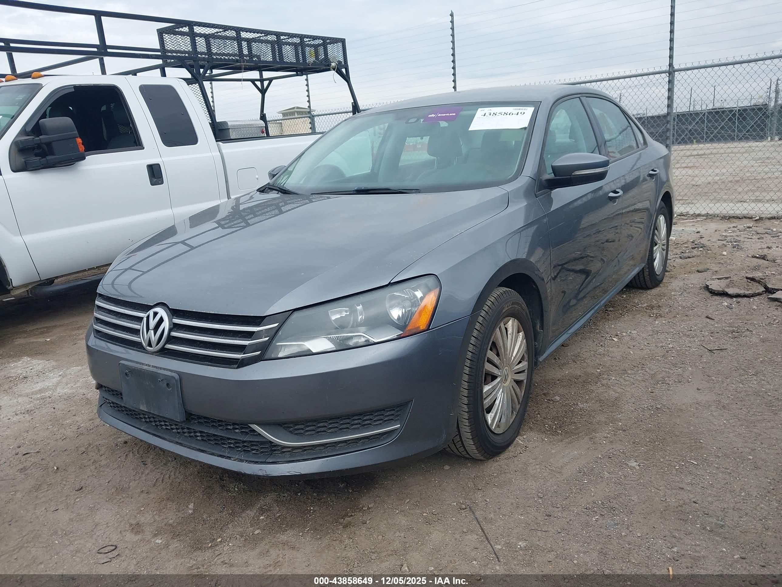 VOLKSWAGEN PASSAT image 2
