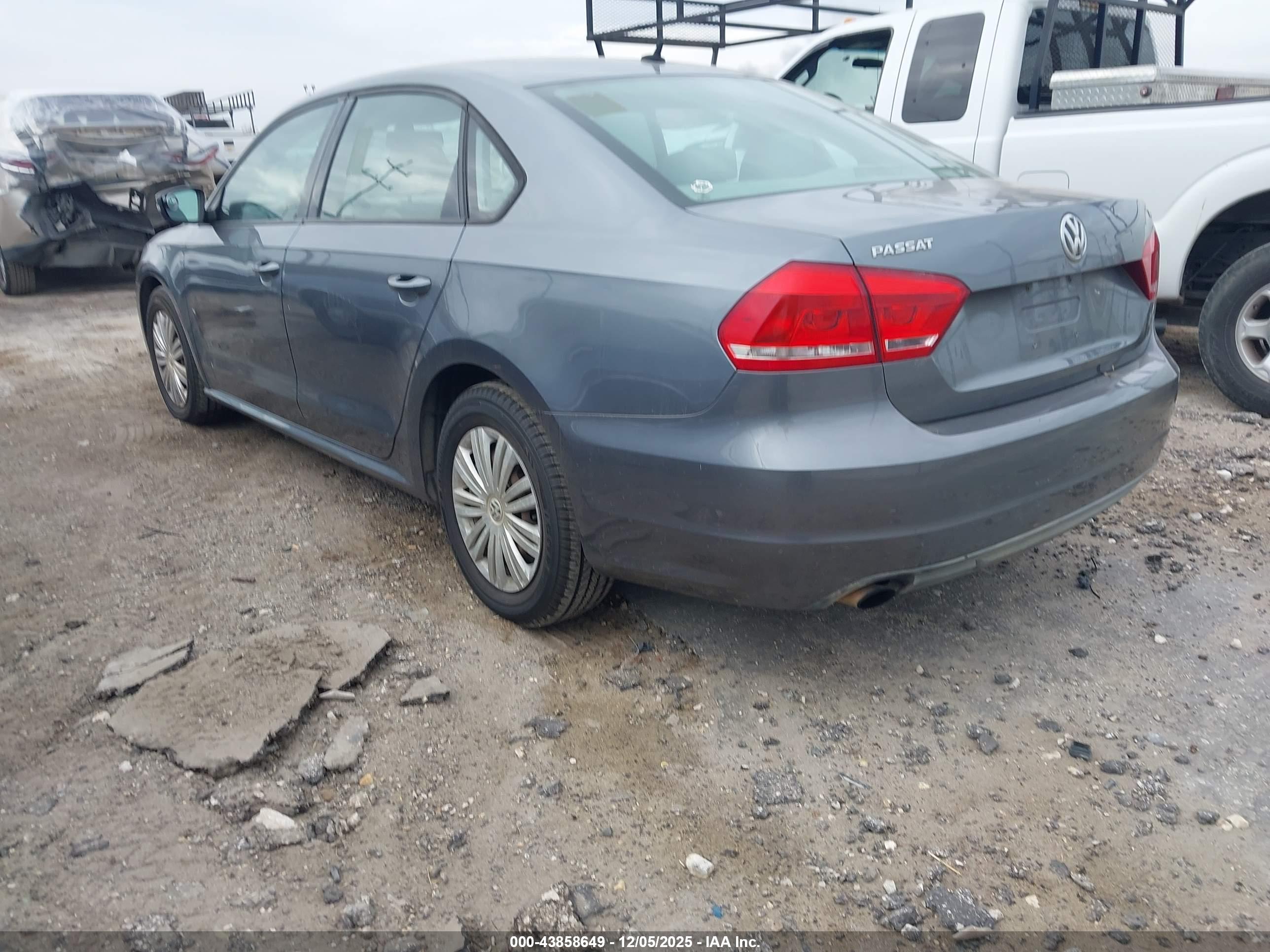 VOLKSWAGEN PASSAT image 3