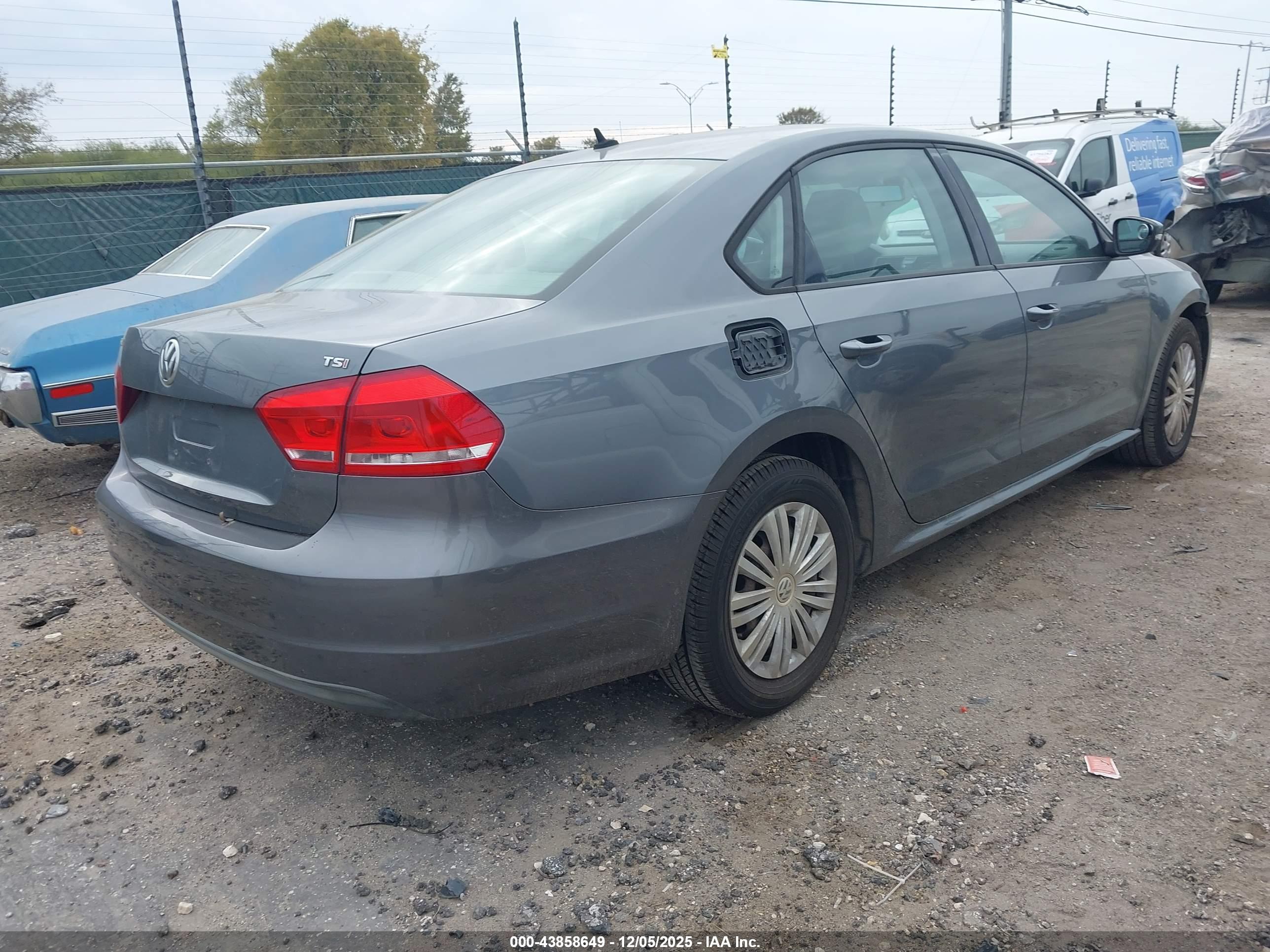VOLKSWAGEN PASSAT image 4