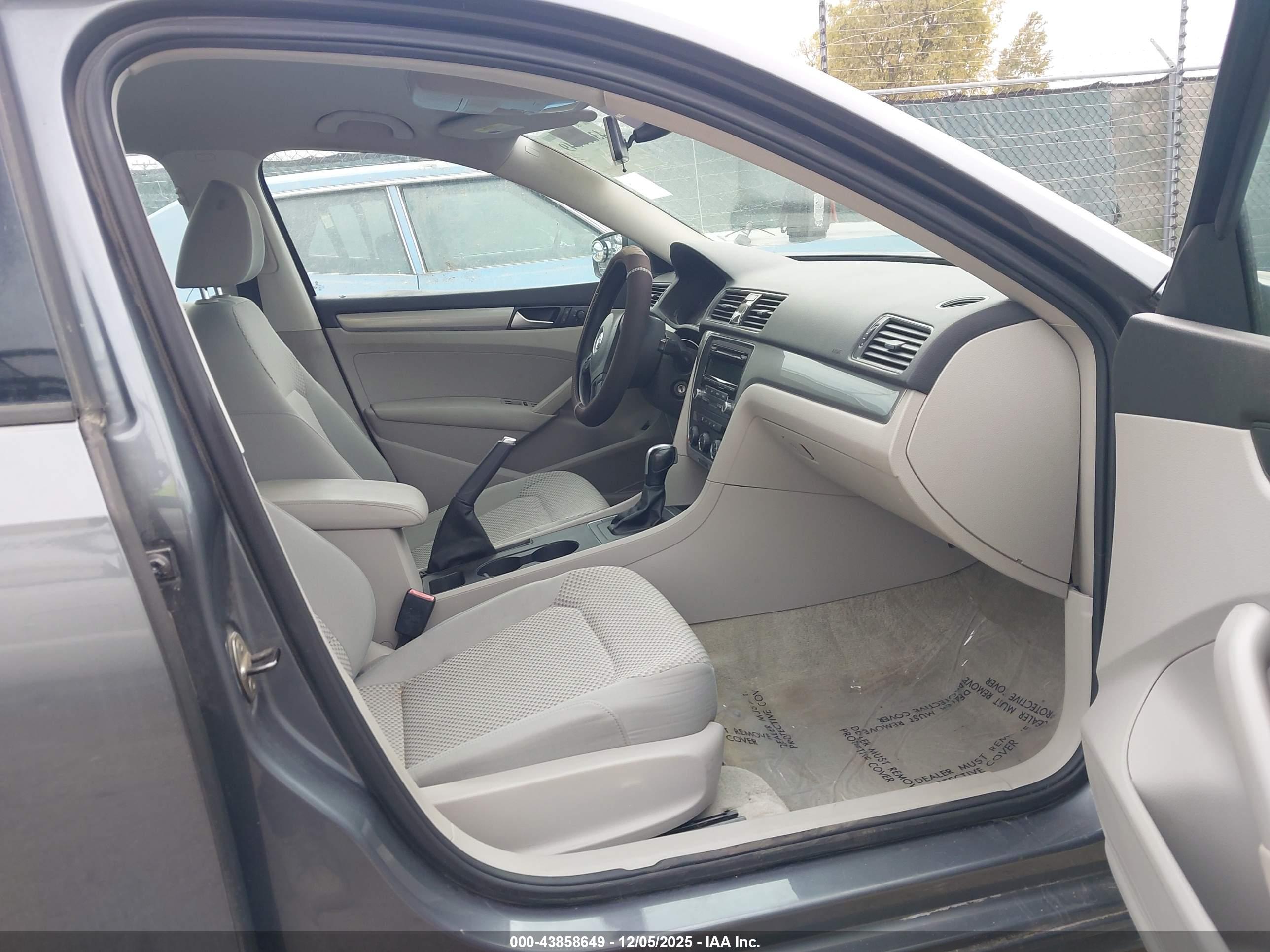 VOLKSWAGEN PASSAT image 5