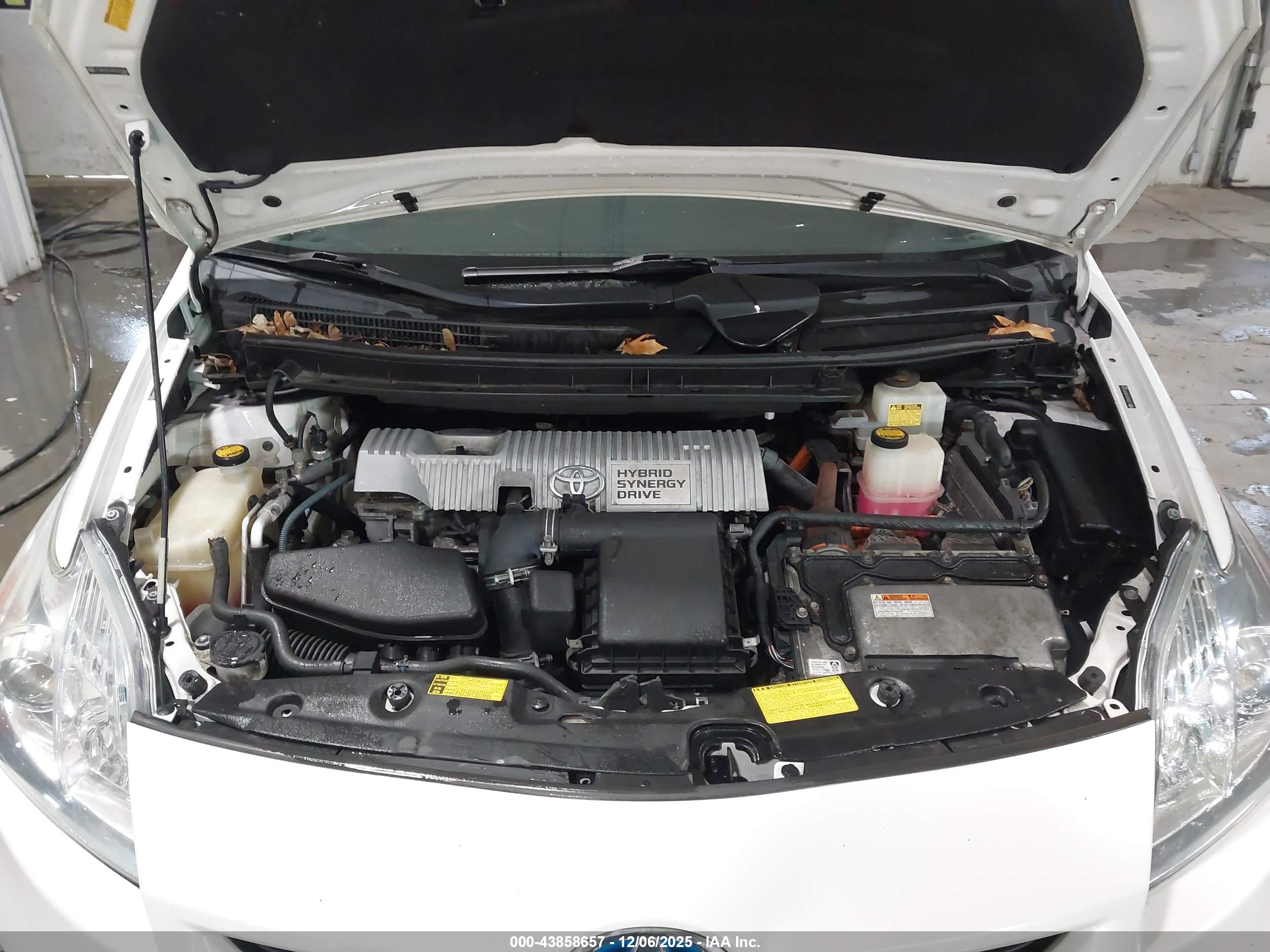 TOYOTA PRIUS image 10