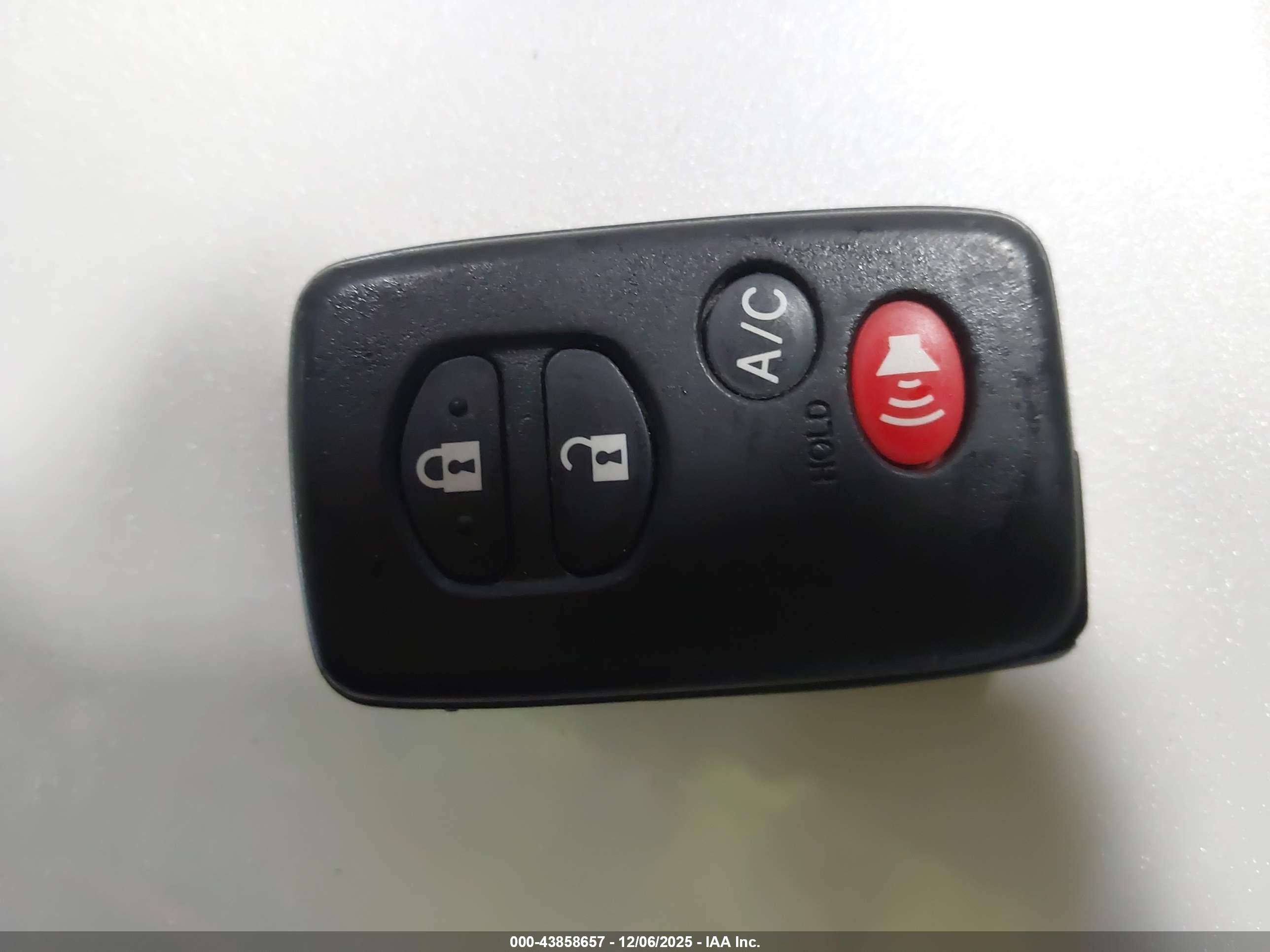 TOYOTA PRIUS image 11