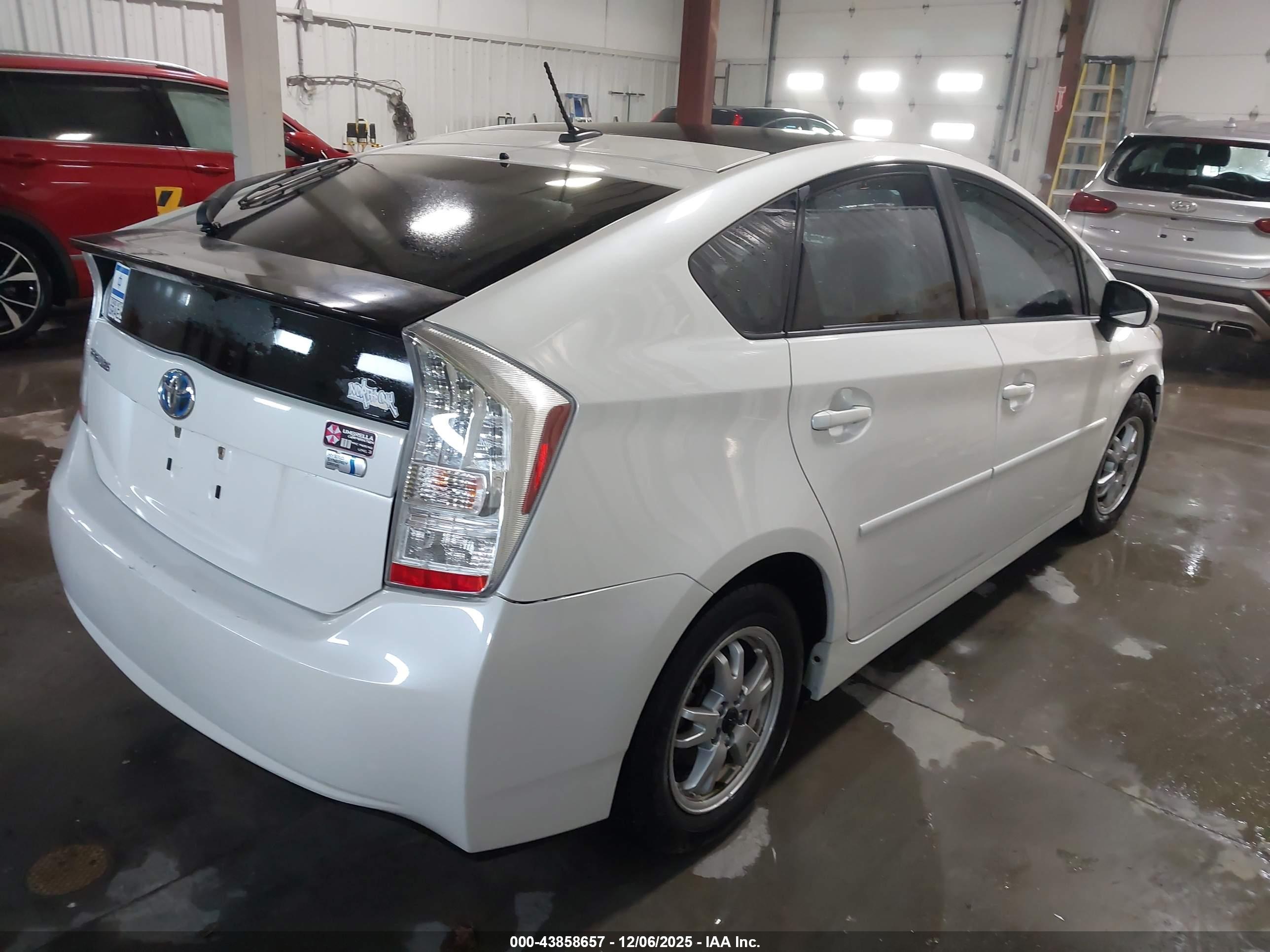 TOYOTA PRIUS image 4
