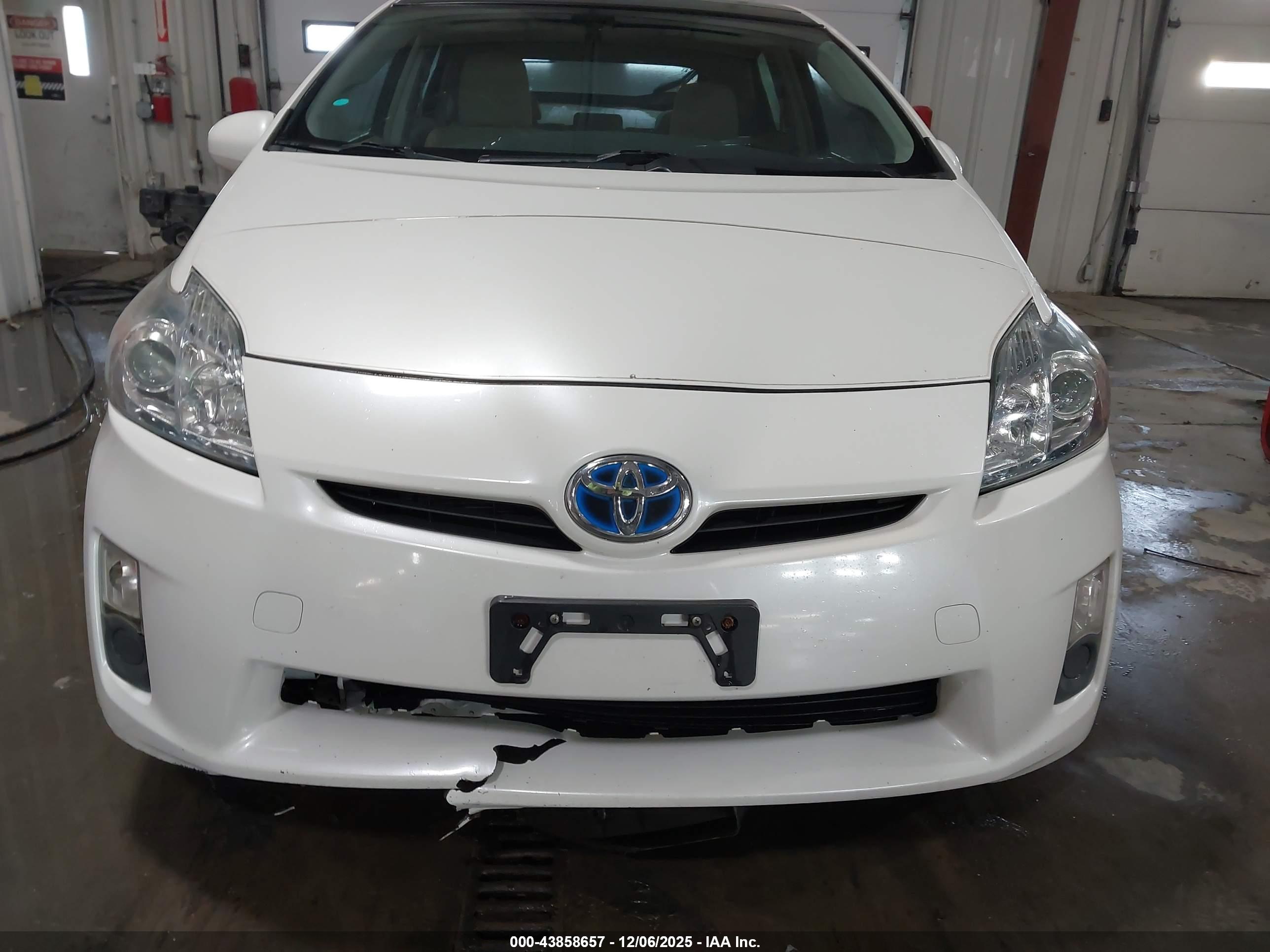 TOYOTA PRIUS image 6