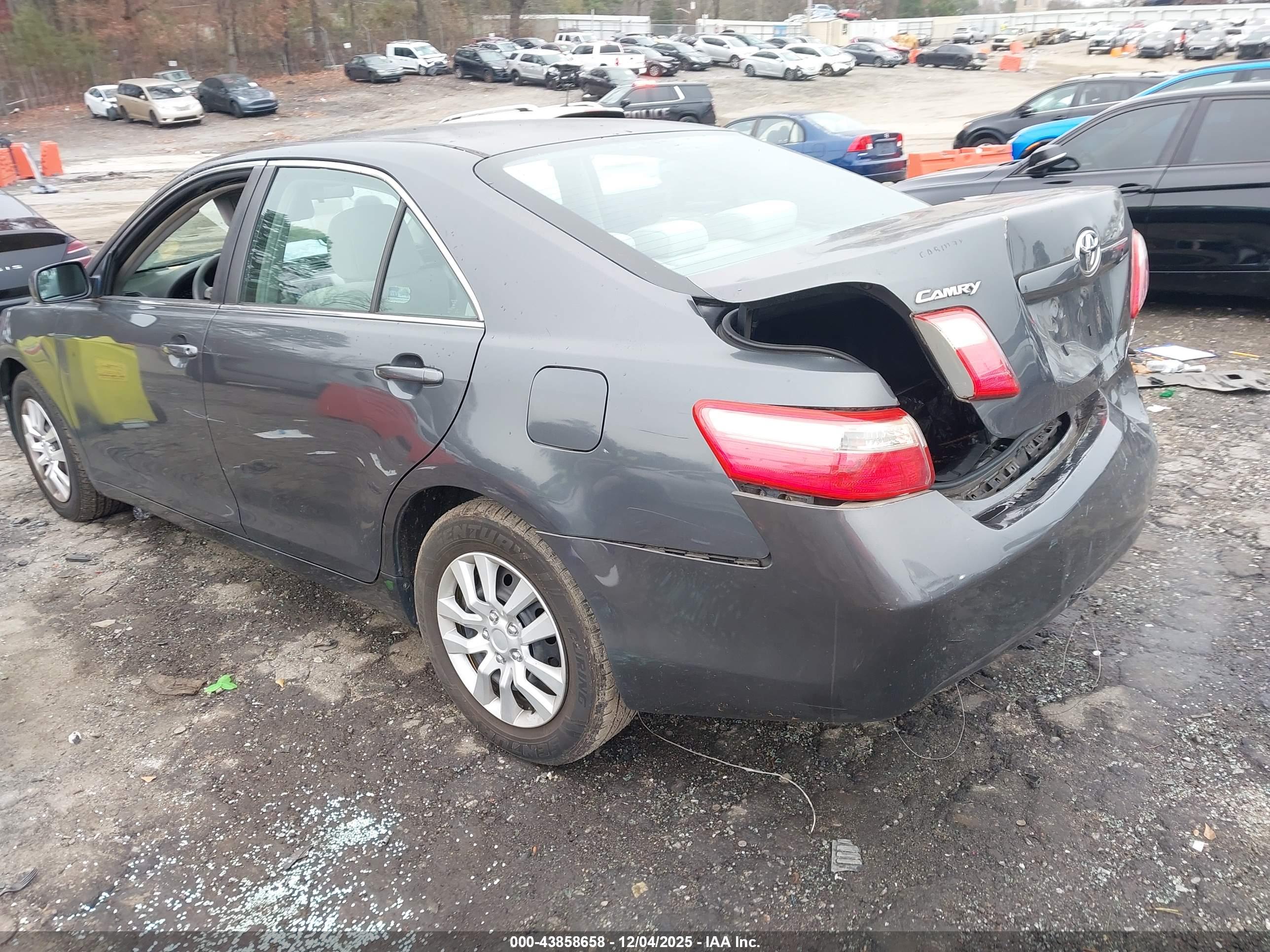 TOYOTA CAMRY image 3