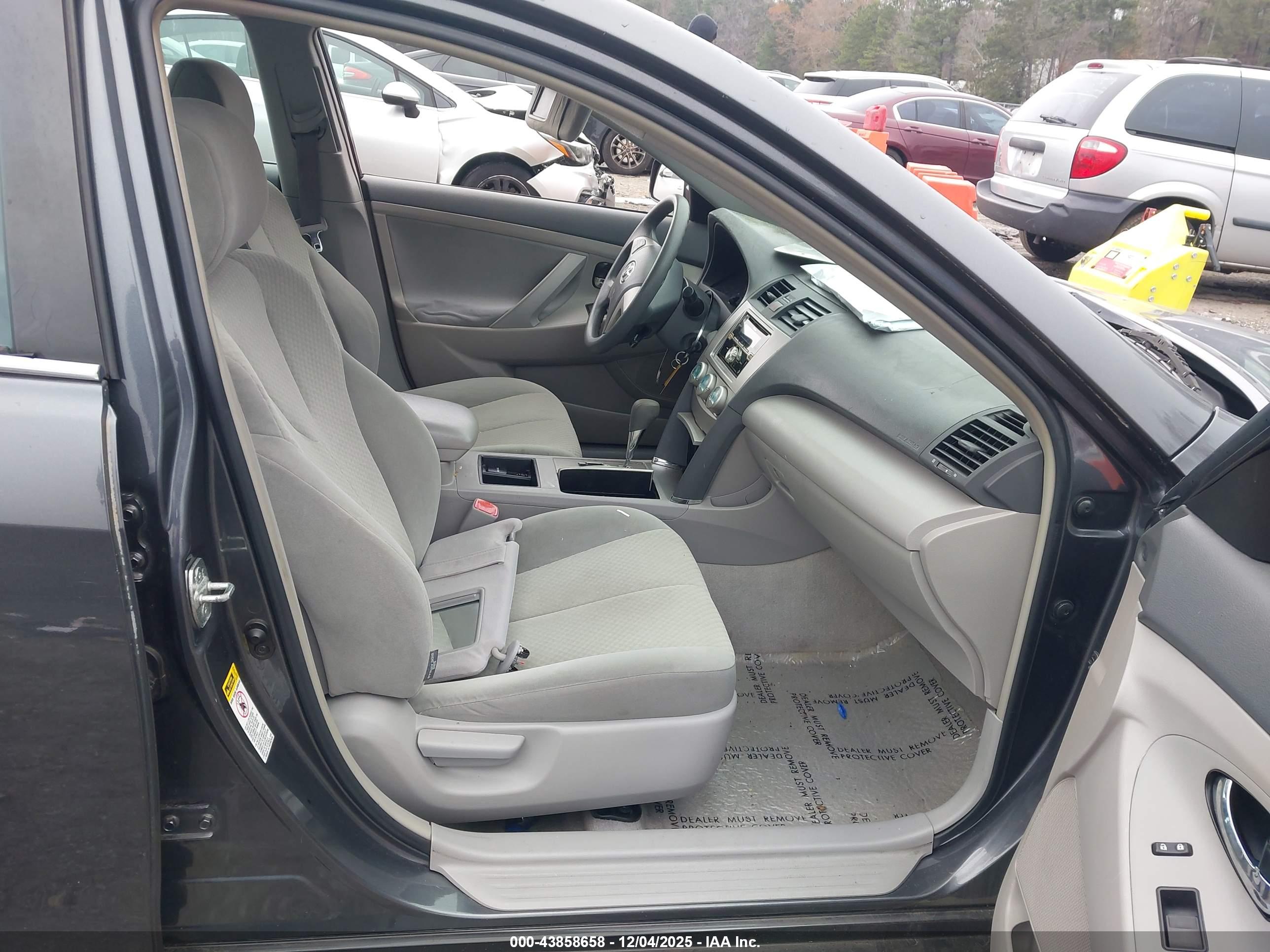 TOYOTA CAMRY image 5