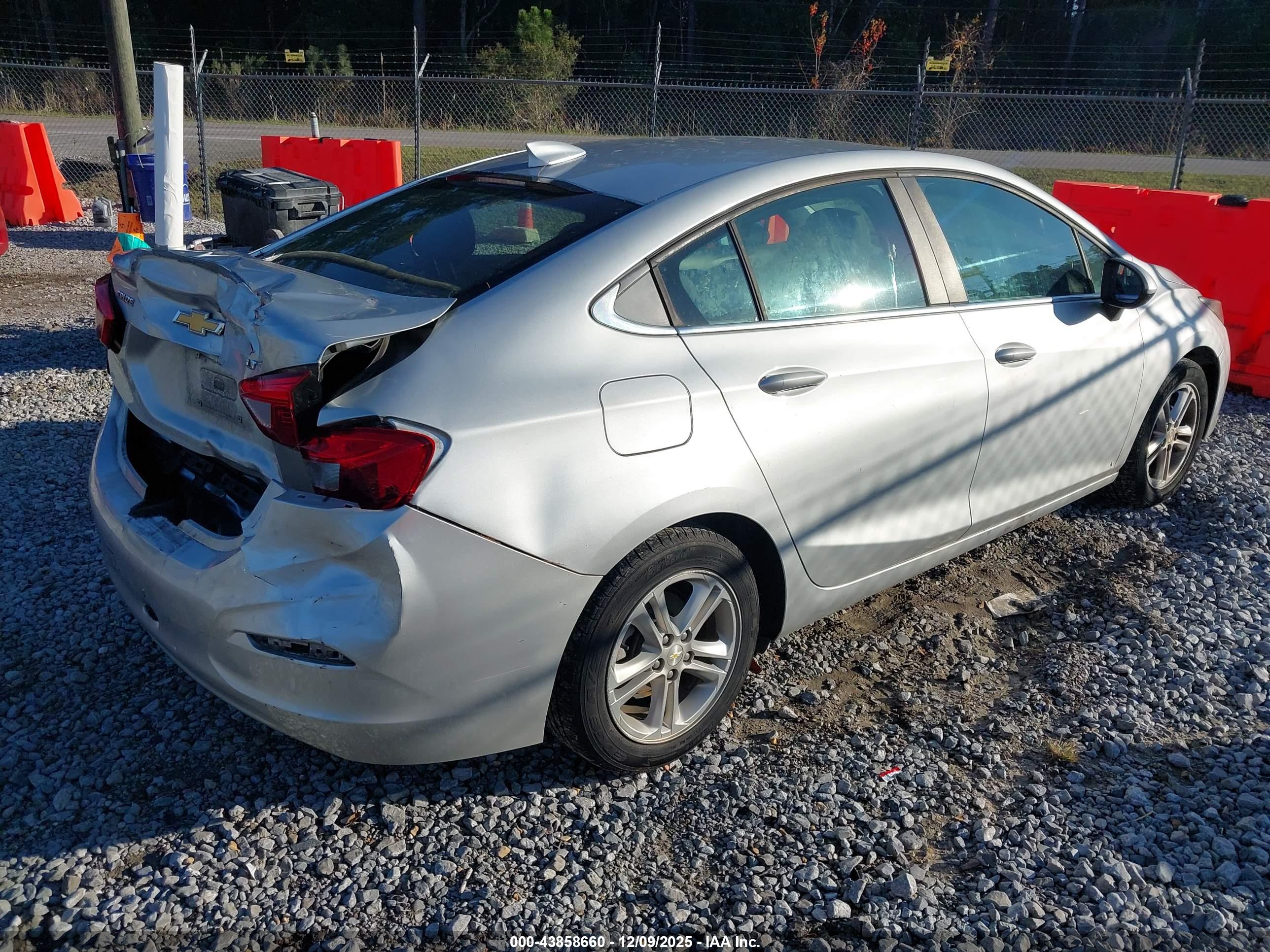 CHEVROLET CRUZE image 4