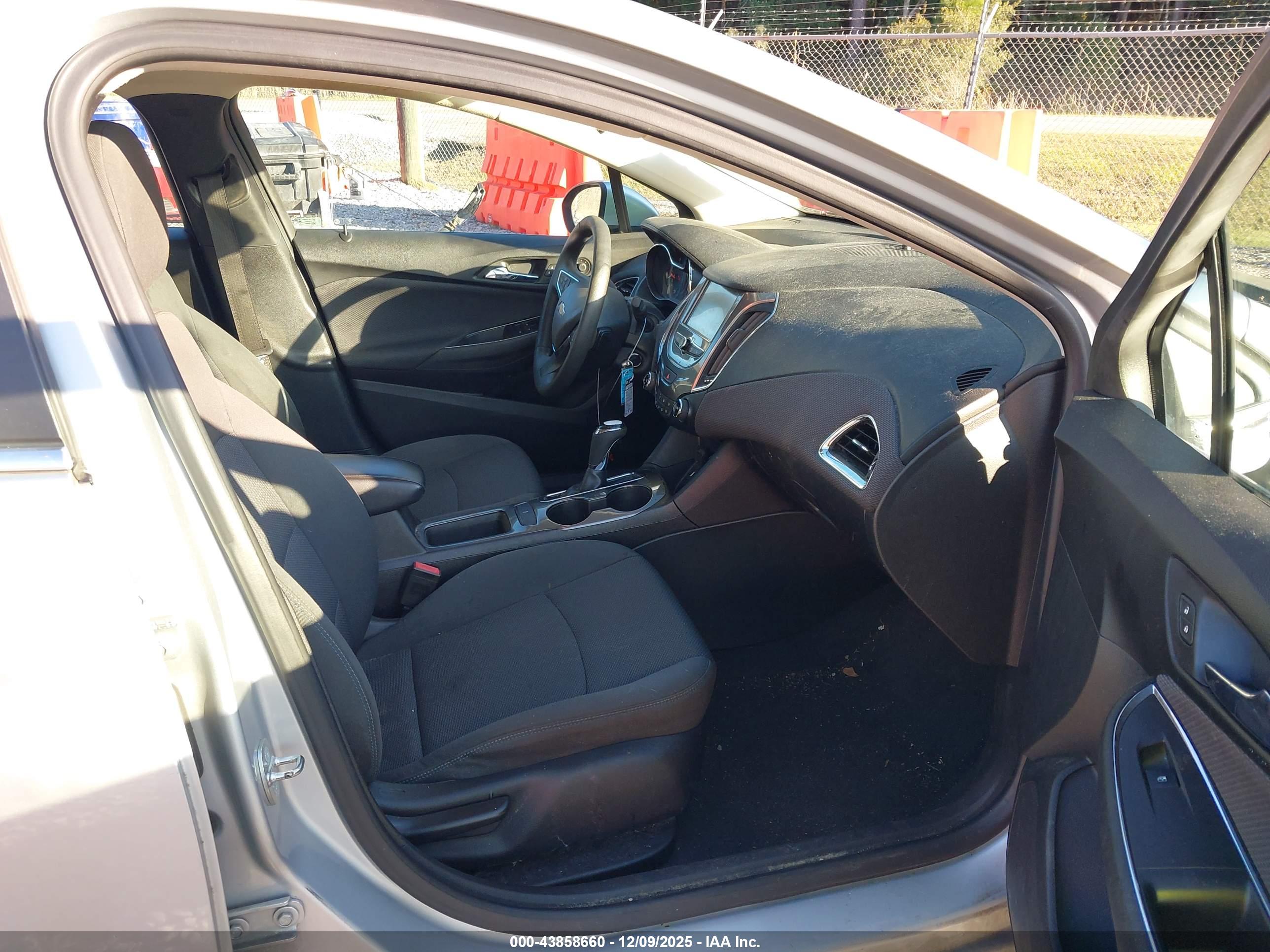 CHEVROLET CRUZE image 5