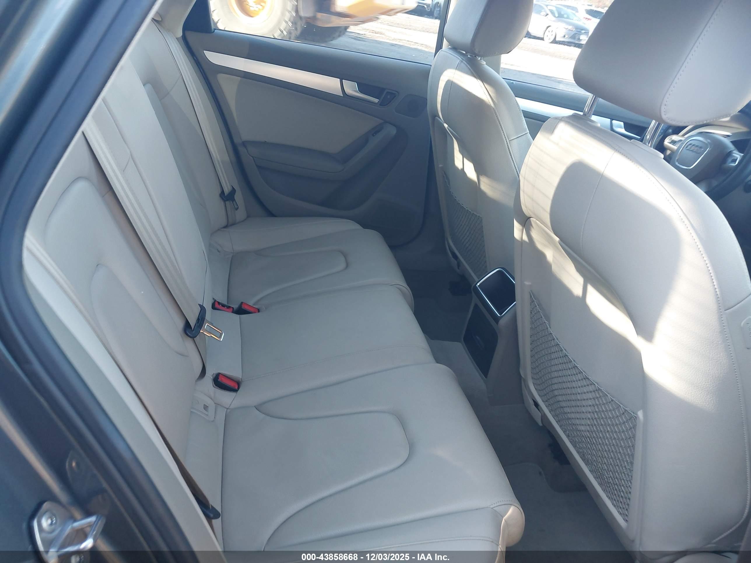 AUDI A4 image 8