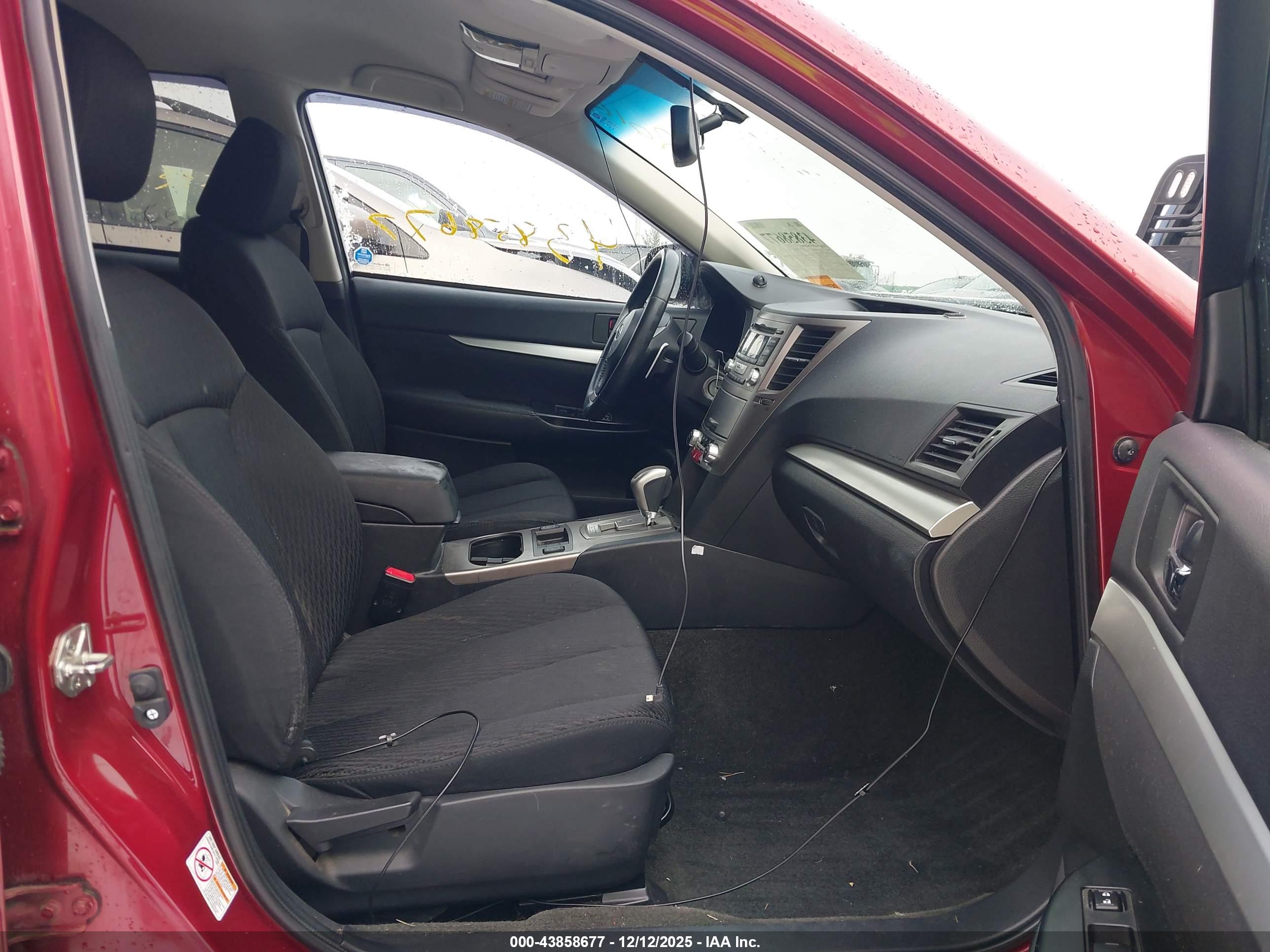 SUBARU OUTBACK image 5