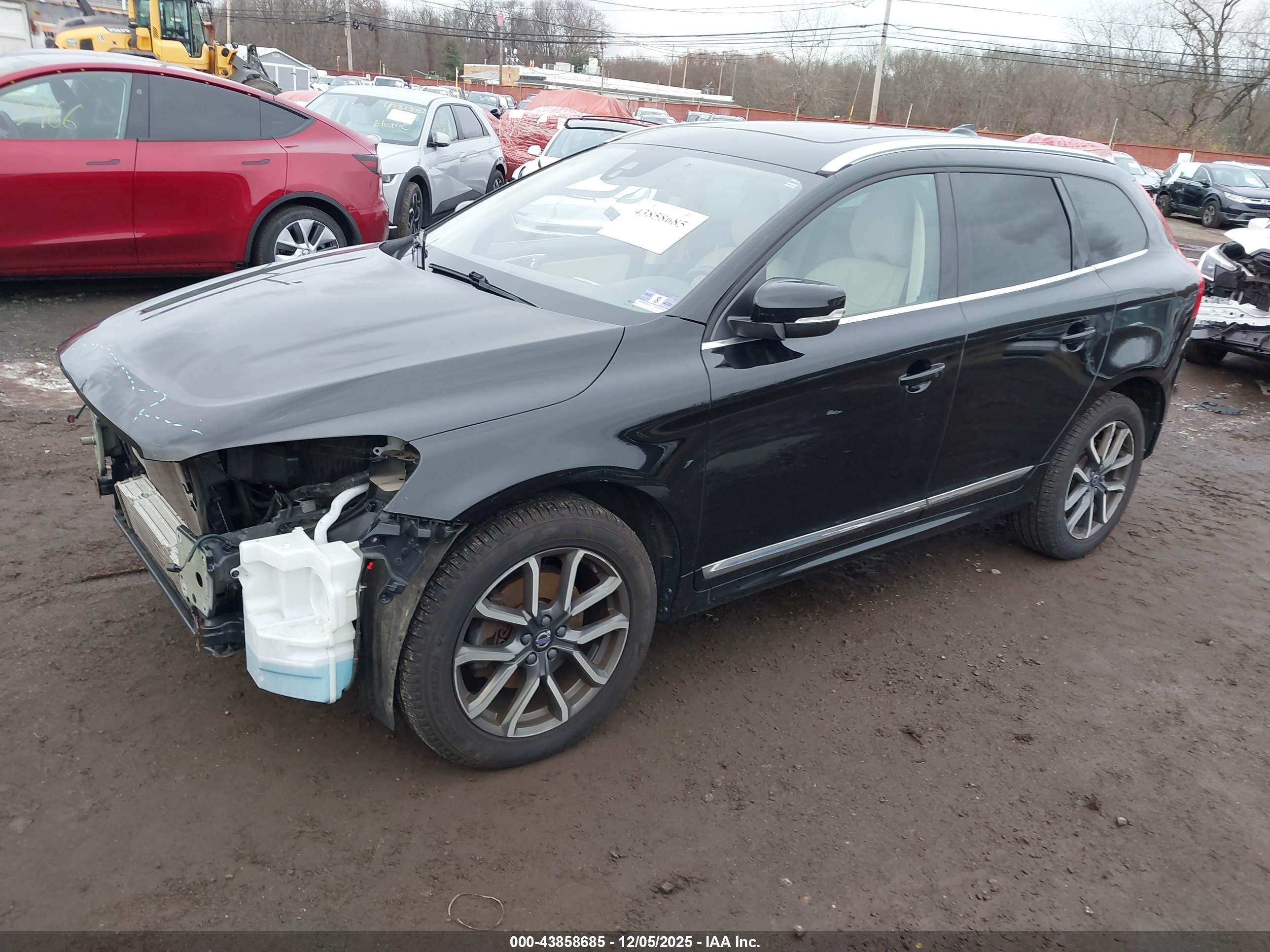 VOLVO XC60 image 2
