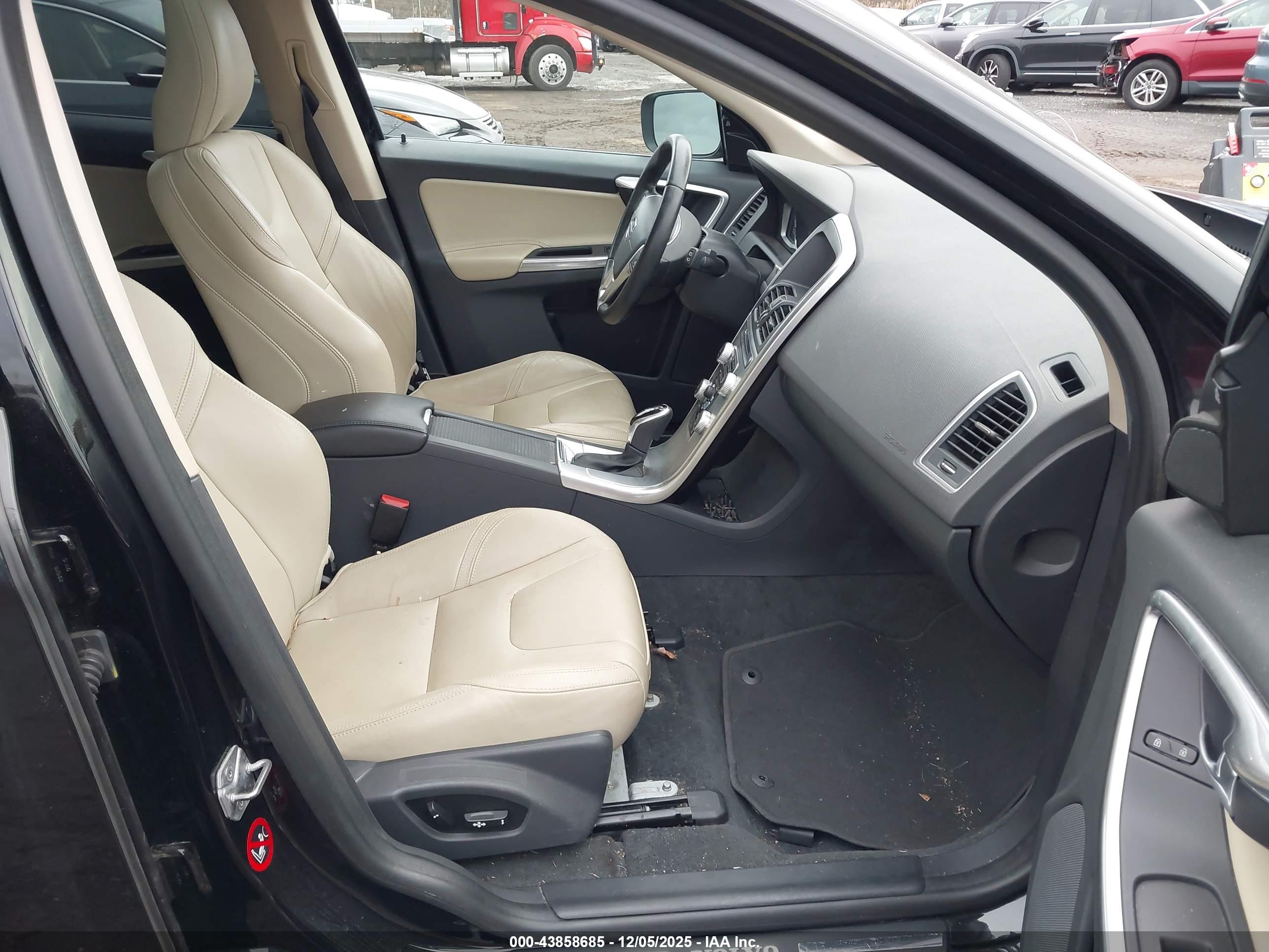 VOLVO XC60 image 5