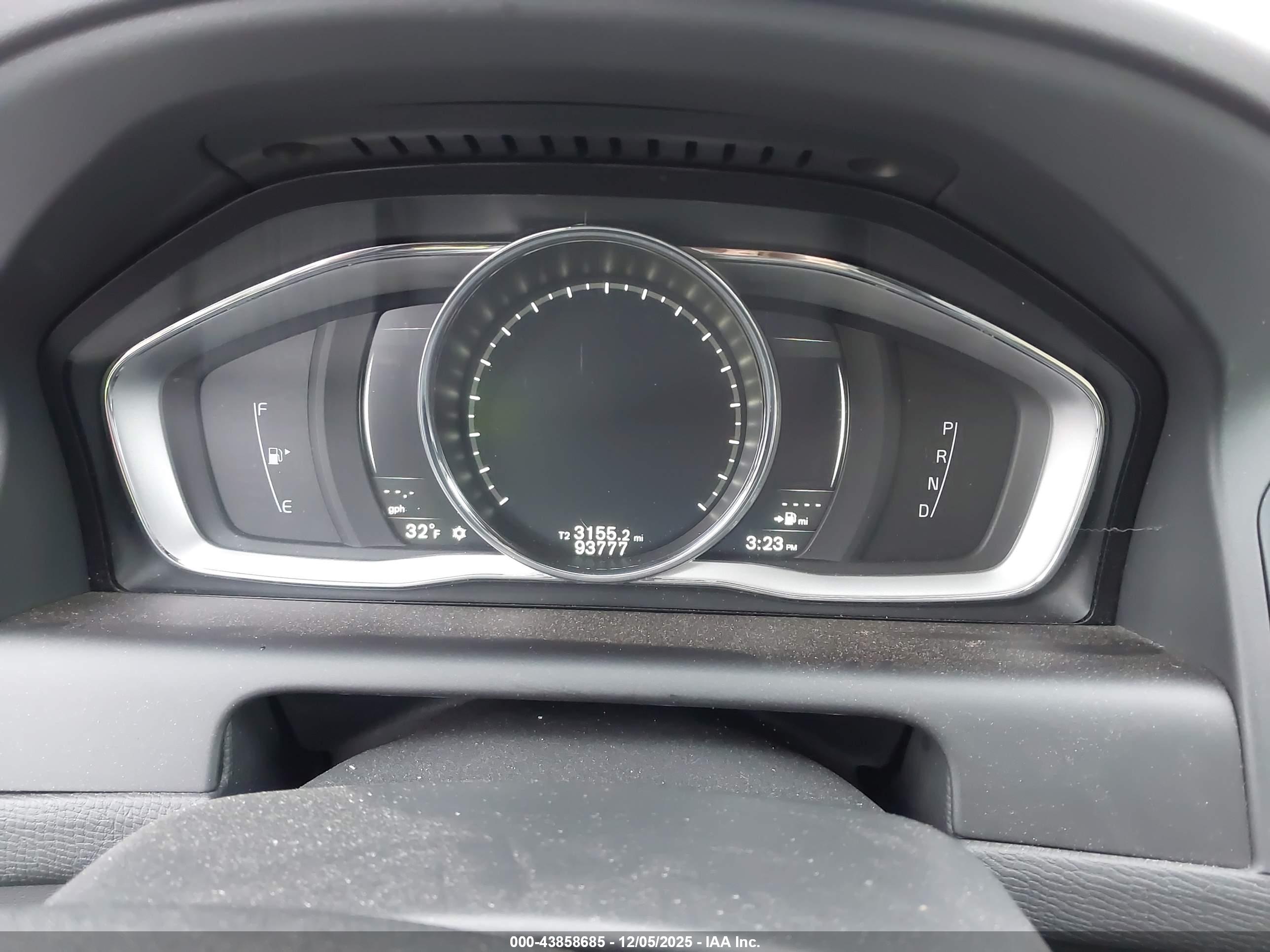 VOLVO XC60 image 7