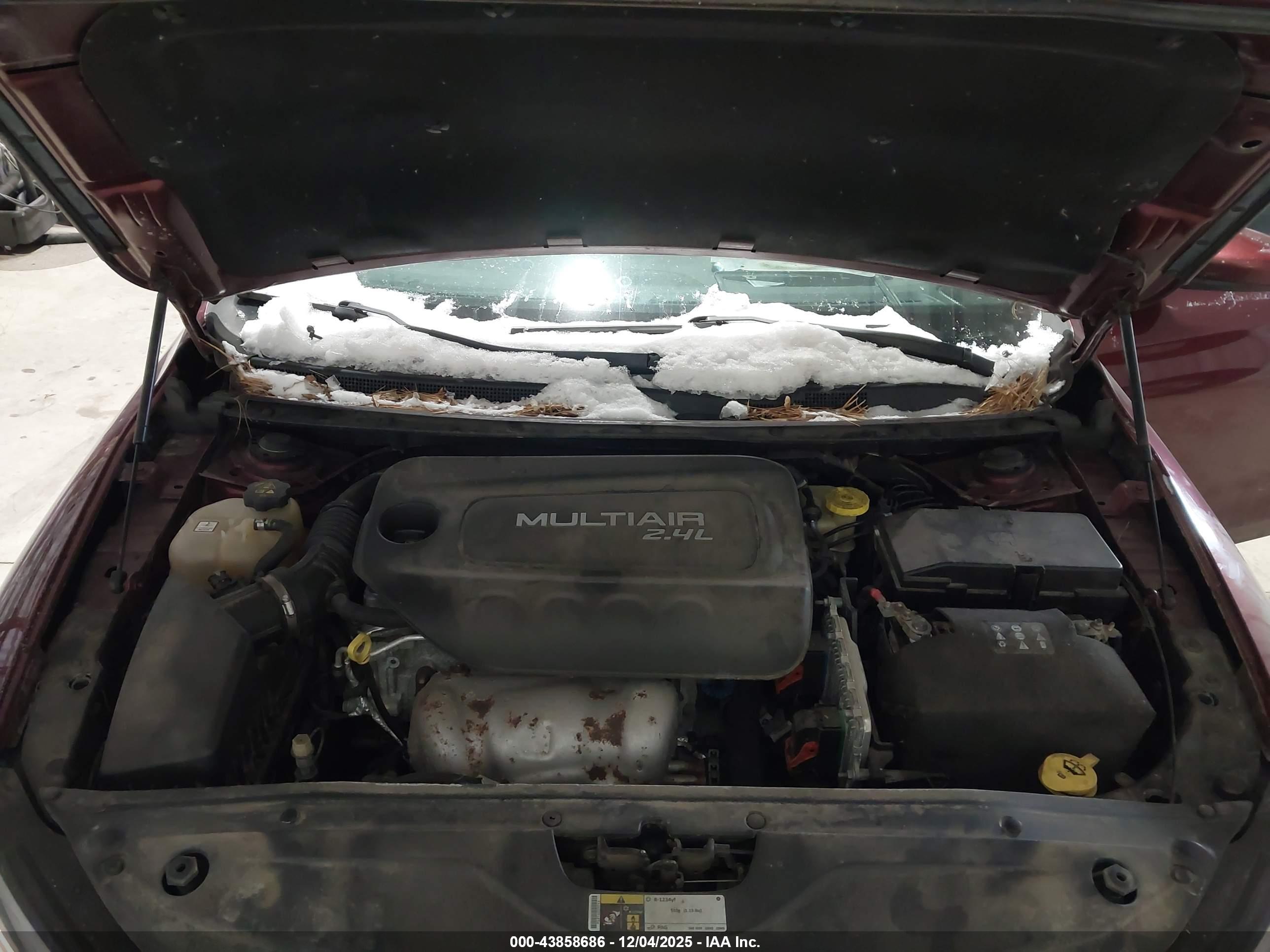 CHRYSLER 200 image 10