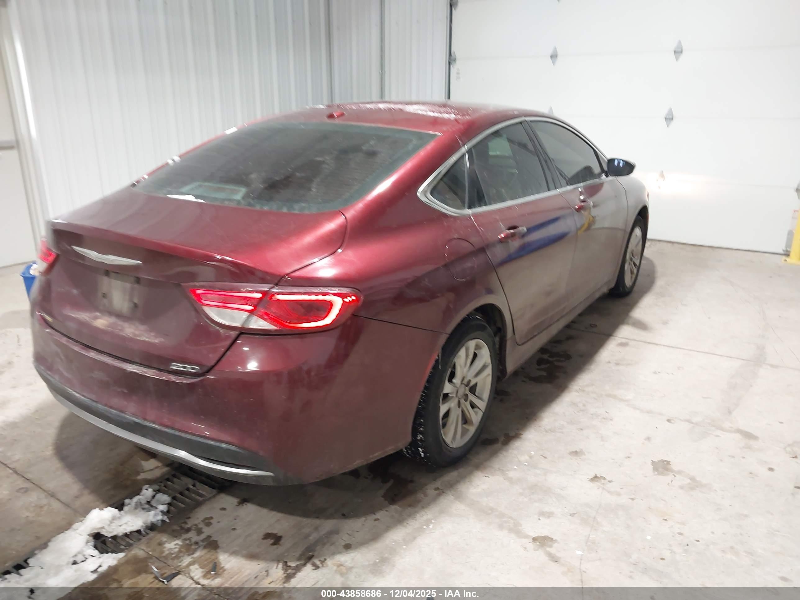 CHRYSLER 200 image 4
