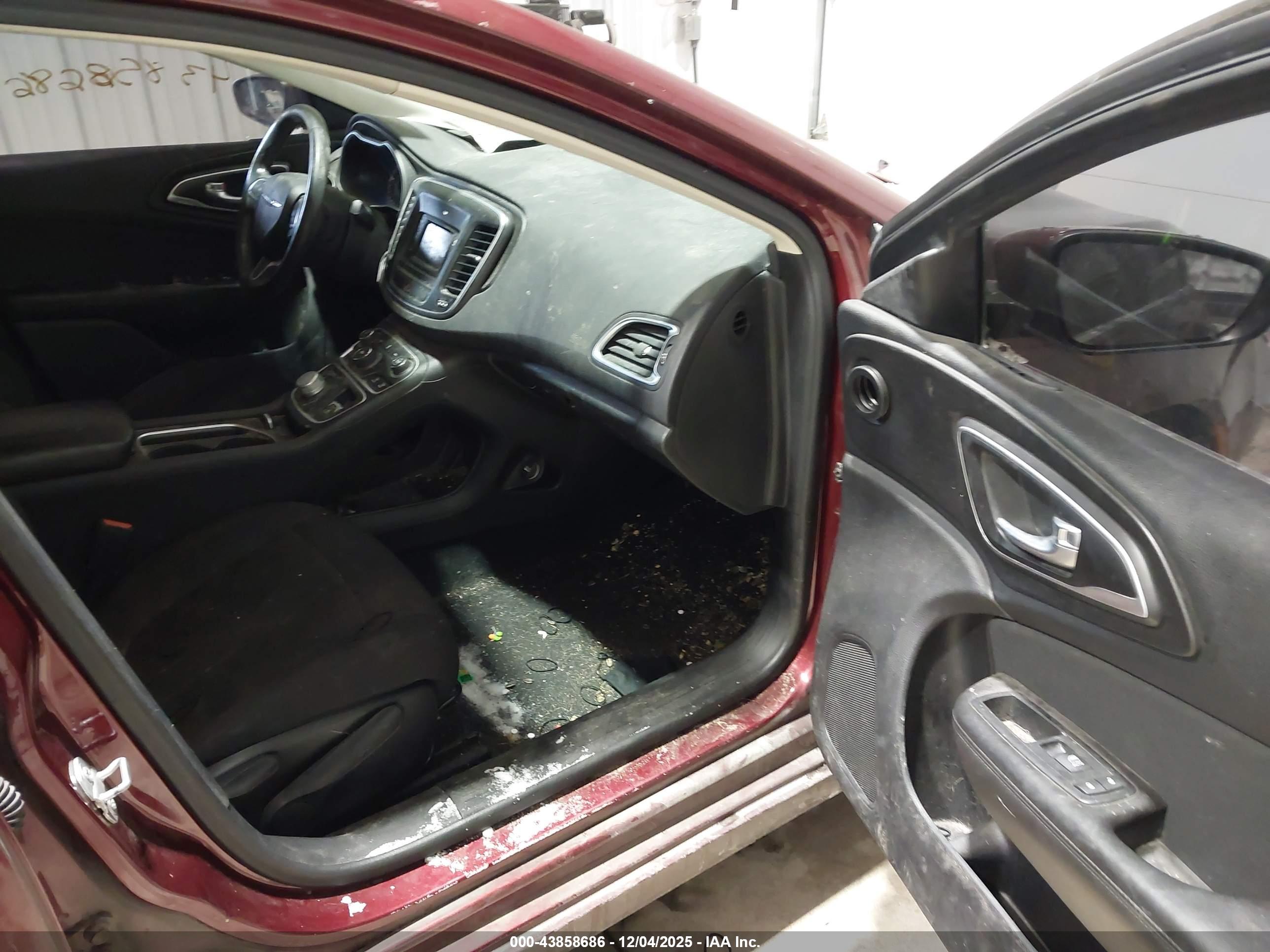 CHRYSLER 200 image 5